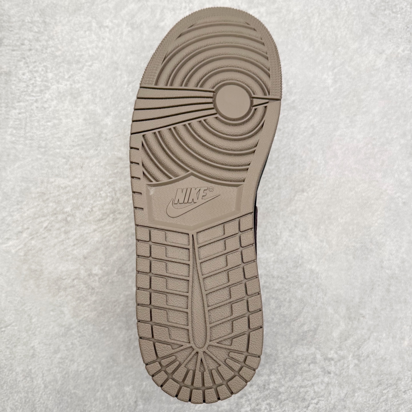 图片[9]-＃K版 Air Jordan AJ1 Low 低帮 IB7111-005 全新流水线出品 DT版本唯一平替选择 市场第二梯队最强版 全部原鞋开发 原楦原纸板开发 全鞋电脑针车 原厂内置全掌气垫 原盒内在原标 唯一Zp原版鞋带绑法 免检产品 全新2022版型 全头层皮料 完美零毛边处理 原厂配置全掌气垫 价格定位良心 几十个配色陆续出货 实拍调校N版已经零色差零失真 百分百还原实物色彩所见即所得 不存在货不对板色差等低级问题 选购参考实物拍摄 不混卖不参货 只用心做好货严格选品 承诺混一赔十 尺码：36 36.5 37.5 38 38.5 39 40 40.5 41 42 42.5 43 44 44.5 45-选品中心