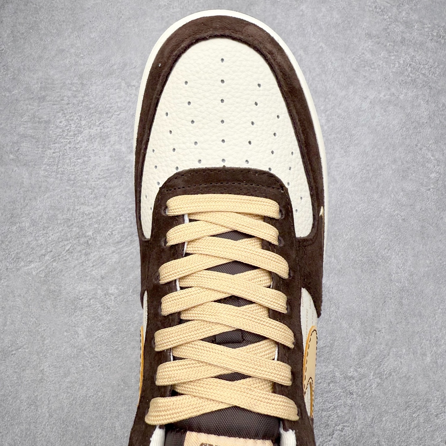 图片[4]-NK Air Force 1´07 Low 空军一号低帮百搭休闲运动板鞋 KD1688-001 柔软、弹性十足的缓震性能和出色的中底设计 横跨复古与现代的外型结合 造就出风靡全球 三十多年的Force 1 直到今天还深受青睐 实拍调校N版已经零色差零失真 百分百还原实物色彩所见即所得 不存在货不对板色差等低级问题 选购参考实物拍摄 不混卖不参货 只用心做好货严格选品 承诺混一赔十 尺码：36 36.5 37.5 38 38.5 39 40 40.5 41 42 42.5 43 44 44.5 45-选品中心