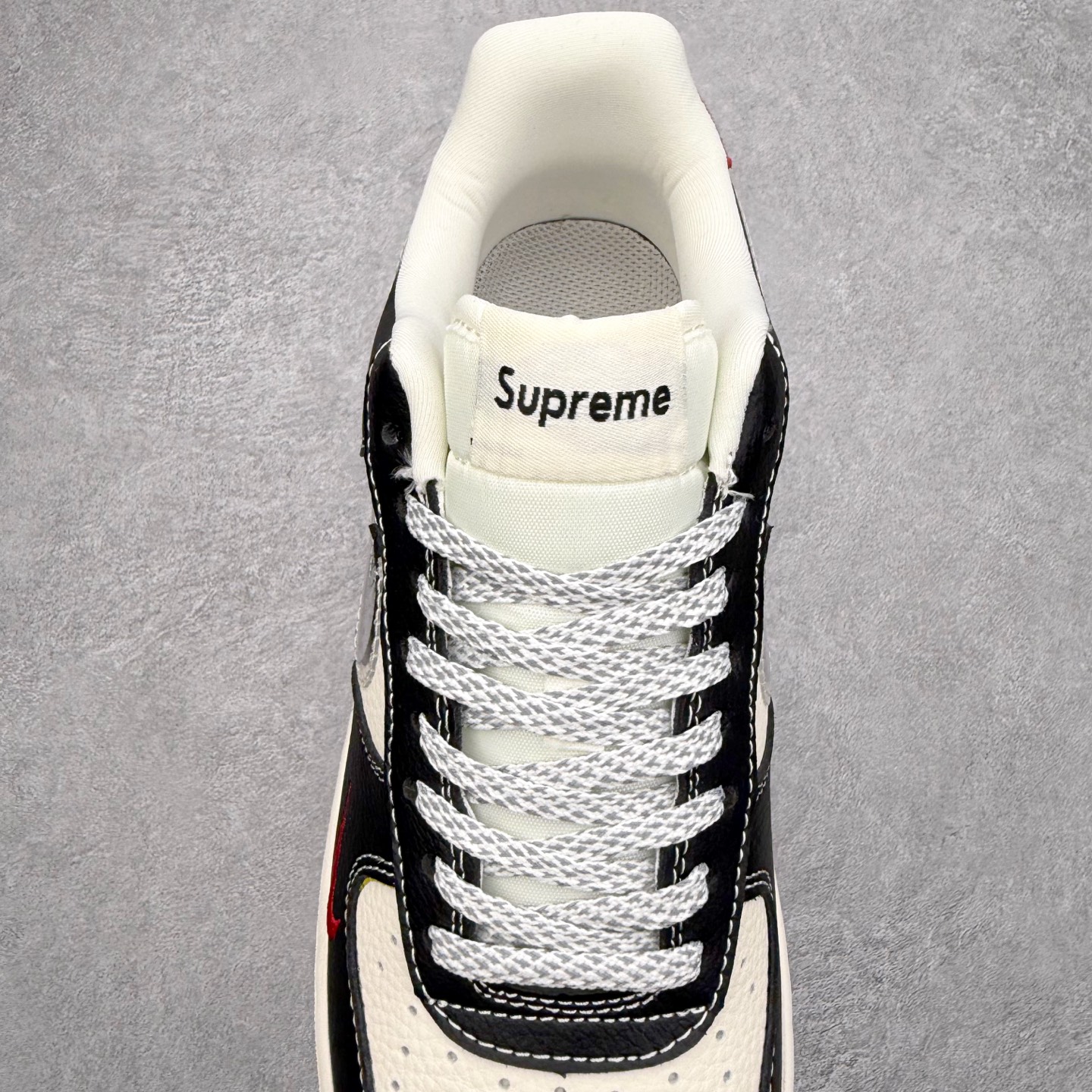 图片[5]-NK Air Force 1´07 Low 空军一号低帮百搭休闲运动板鞋 DF0188-106 柔软、弹性十足的缓震性能和出色的中底设计 横跨复古与现代的外型结合 造就出风靡全球 三十多年的Force 1 直到今天还深受青睐 实拍调校N版已经零色差零失真 百分百还原实物色彩所见即所得 不存在货不对板色差等低级问题 选购参考实物拍摄 不混卖不参货 只用心做好货严格选品 承诺混一赔十 尺码：36 36.5 37.5 38 38.5 39 40 40.5 41 42 42.5 43 44 44.5 45-选品中心