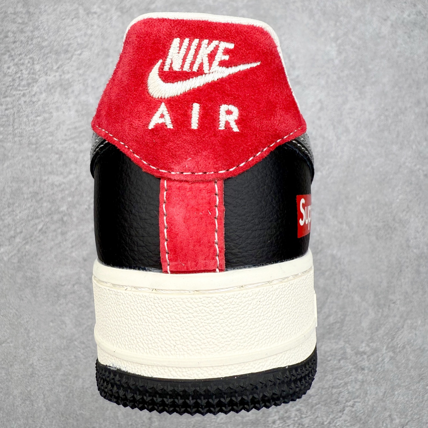 图片[8]-NK Air Force 1´07 Low 空军一号低帮百搭休闲运动板鞋 DF0188-106 柔软、弹性十足的缓震性能和出色的中底设计 横跨复古与现代的外型结合 造就出风靡全球 三十多年的Force 1 直到今天还深受青睐 实拍调校N版已经零色差零失真 百分百还原实物色彩所见即所得 不存在货不对板色差等低级问题 选购参考实物拍摄 不混卖不参货 只用心做好货严格选品 承诺混一赔十 尺码：36 36.5 37.5 38 38.5 39 40 40.5 41 42 42.5 43 44 44.5 45-选品中心