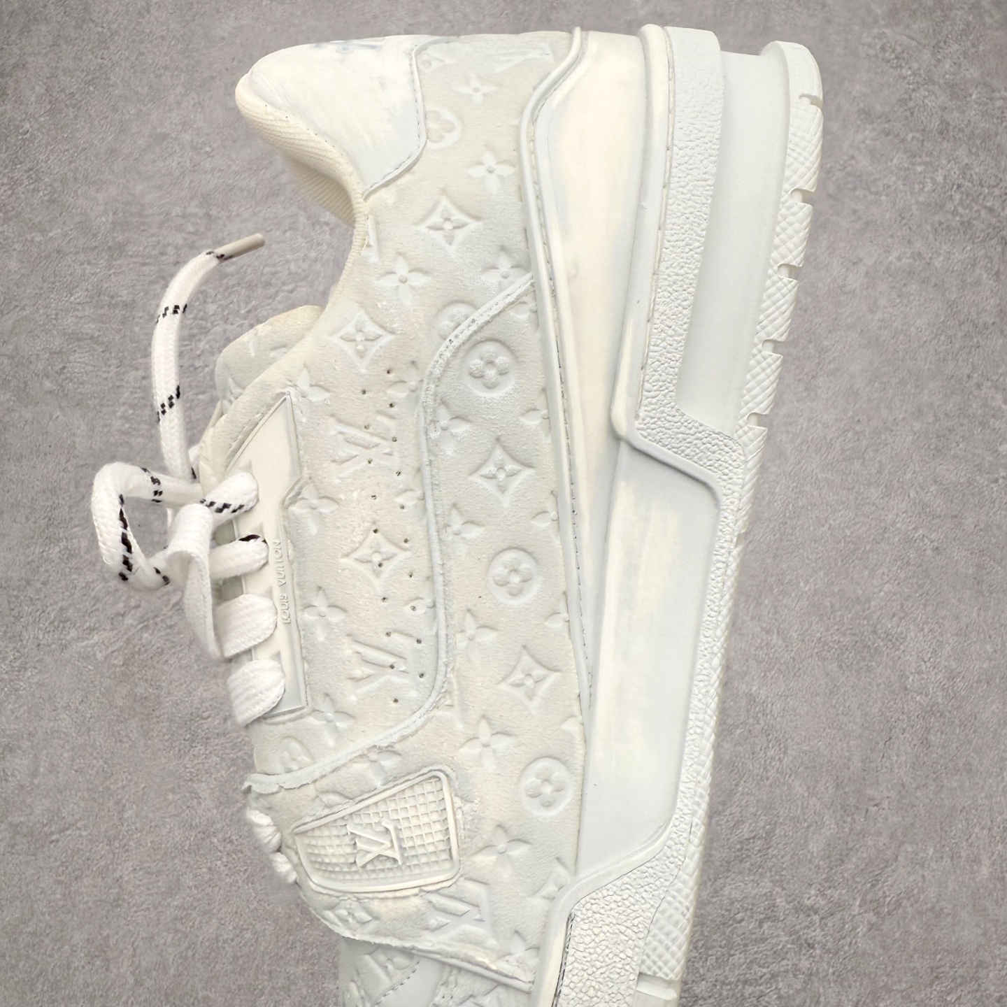 图片[7]-＃FS Louis Vuitton Trainer lv时装走秀运动鞋 完美鞋型超高的清洁度 零毛边线头瑕疵 全套原楦原纸版原鞋开模 全网最具灵魂的版型 正确原装黄色鞋盒 正确中底印花 鞋面印花3D高频深度立体 全鞋电脑针车 紧密相连 针距密度一致 环保乳胶注塑鞋垫 厚度脚感还原原版 皮面裁剪部位 统一油边封口工艺 原装橡胶大底含胶量大底组合零偏差 专柜全套包装 防尘袋 说明书 质保卡 男女鞋 尺码：35 36 37 38 39 40 41 42 43 44 45-选品中心