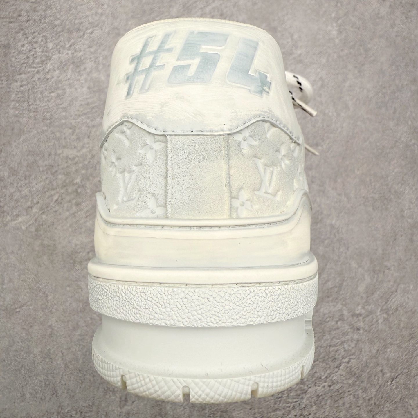 图片[8]-＃FS Louis Vuitton Trainer lv时装走秀运动鞋 完美鞋型超高的清洁度 零毛边线头瑕疵 全套原楦原纸版原鞋开模 全网最具灵魂的版型 正确原装黄色鞋盒 正确中底印花 鞋面印花3D高频深度立体 全鞋电脑针车 紧密相连 针距密度一致 环保乳胶注塑鞋垫 厚度脚感还原原版 皮面裁剪部位 统一油边封口工艺 原装橡胶大底含胶量大底组合零偏差 专柜全套包装 防尘袋 说明书 质保卡 男女鞋 尺码：35 36 37 38 39 40 41 42 43 44 45-选品中心