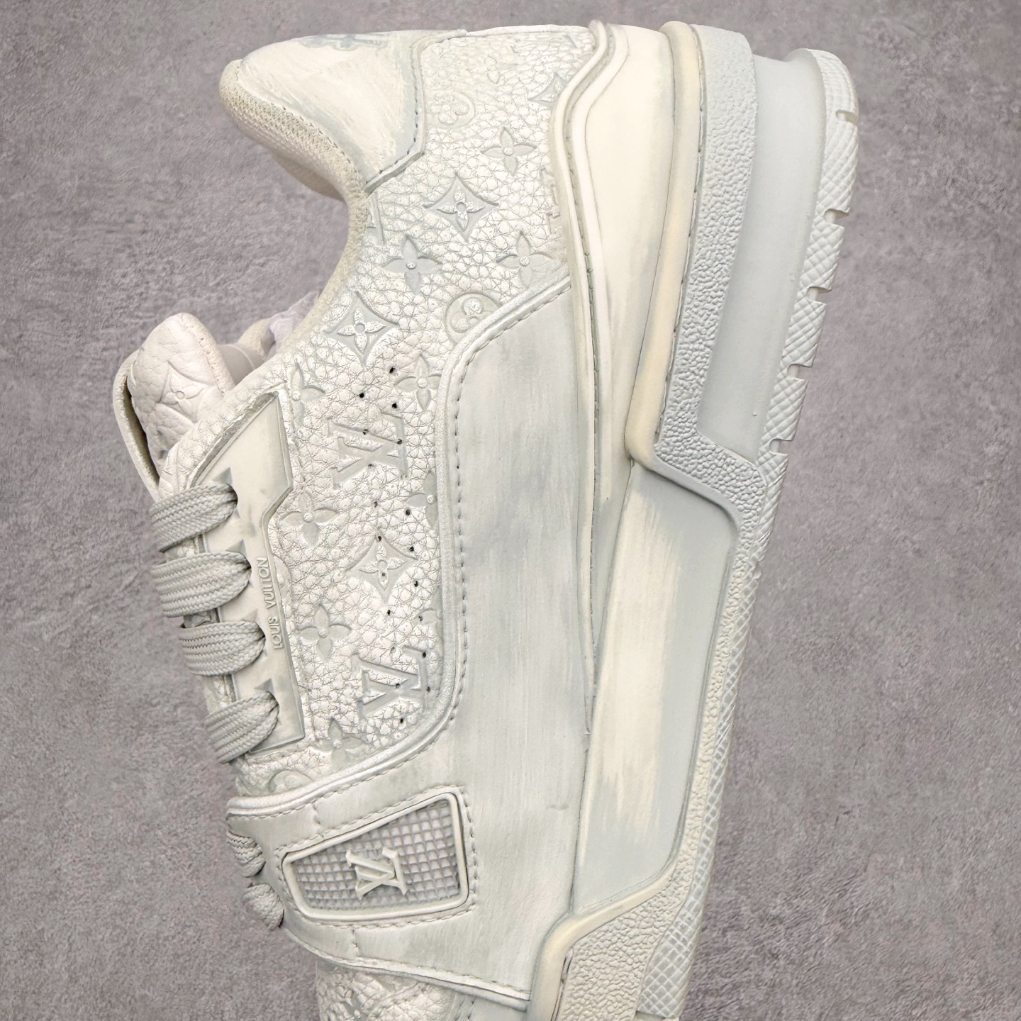 图片[7]-＃FS Louis Vuitton Trainer lv时装走秀运动鞋 完美鞋型超高的清洁度 零毛边线头瑕疵 全套原楦原纸版原鞋开模 全网最具灵魂的版型 正确原装黄色鞋盒 正确中底印花 鞋面印花3D高频深度立体 全鞋电脑针车 紧密相连 针距密度一致 环保乳胶注塑鞋垫 厚度脚感还原原版 皮面裁剪部位 统一油边封口工艺 原装橡胶大底含胶量大底组合零偏差 专柜全套包装 防尘袋 说明书 质保卡 男女鞋 尺码：35 36 37 38 39 40 41 42 43 44 45-选品中心