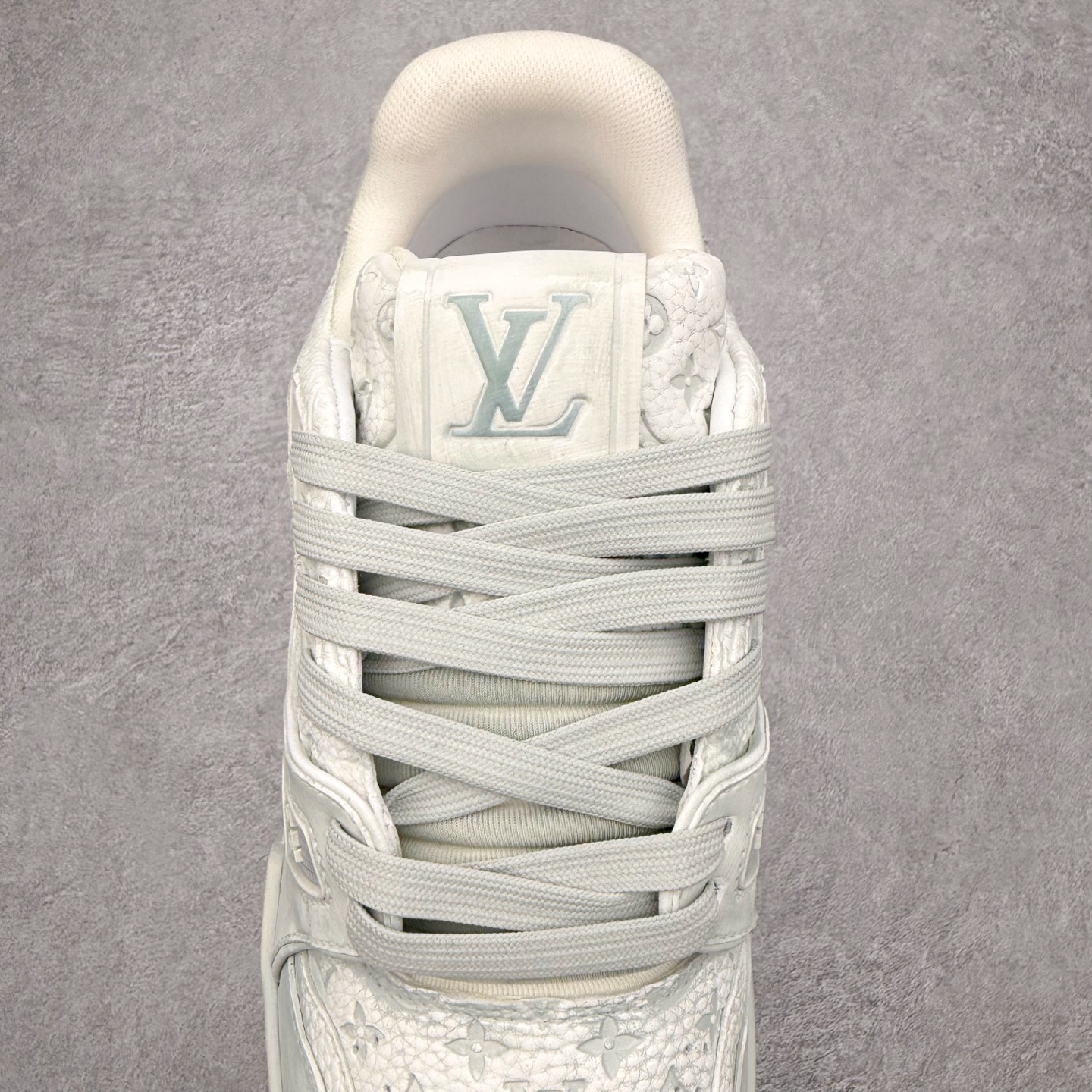 图片[5]-＃FS Louis Vuitton Trainer lv时装走秀运动鞋 完美鞋型超高的清洁度 零毛边线头瑕疵 全套原楦原纸版原鞋开模 全网最具灵魂的版型 正确原装黄色鞋盒 正确中底印花 鞋面印花3D高频深度立体 全鞋电脑针车 紧密相连 针距密度一致 环保乳胶注塑鞋垫 厚度脚感还原原版 皮面裁剪部位 统一油边封口工艺 原装橡胶大底含胶量大底组合零偏差 专柜全套包装 防尘袋 说明书 质保卡 男女鞋 尺码：35 36 37 38 39 40 41 42 43 44 45-选品中心