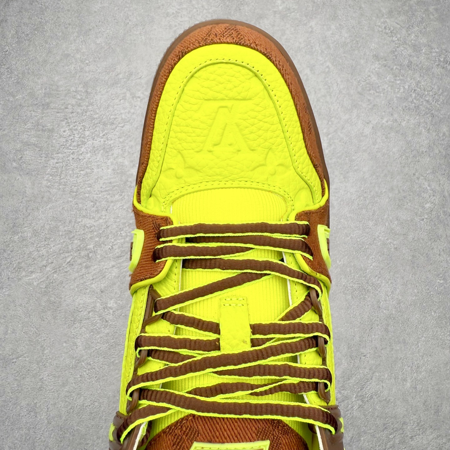 图片[4]-＃FS Louis Vuitton Trainer lv时装走秀运动鞋 完美鞋型超高的清洁度 零毛边线头瑕疵 全套原楦原纸版原鞋开模 全网最具灵魂的版型 正确原装黄色鞋盒 正确中底印花 鞋面印花3D高频深度立体 全鞋电脑针车 紧密相连 针距密度一致 环保乳胶注塑鞋垫 厚度脚感还原原版 皮面裁剪部位 统一油边封口工艺 原装橡胶大底含胶量大底组合零偏差 专柜全套包装 防尘袋 说明书 质保卡 男女鞋 尺码：35 36 37 38 39 40 41 42 43 44 45-选品中心