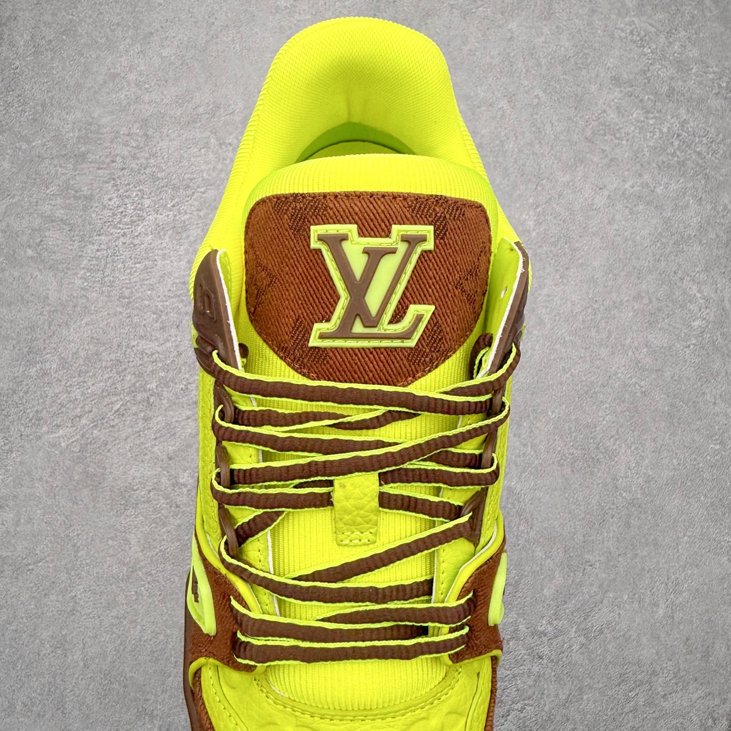 图片[5]-＃FS Louis Vuitton Trainer lv时装走秀运动鞋 完美鞋型超高的清洁度 零毛边线头瑕疵 全套原楦原纸版原鞋开模 全网最具灵魂的版型 正确原装黄色鞋盒 正确中底印花 鞋面印花3D高频深度立体 全鞋电脑针车 紧密相连 针距密度一致 环保乳胶注塑鞋垫 厚度脚感还原原版 皮面裁剪部位 统一油边封口工艺 原装橡胶大底含胶量大底组合零偏差 专柜全套包装 防尘袋 说明书 质保卡 男女鞋 尺码：35 36 37 38 39 40 41 42 43 44 45-选品中心