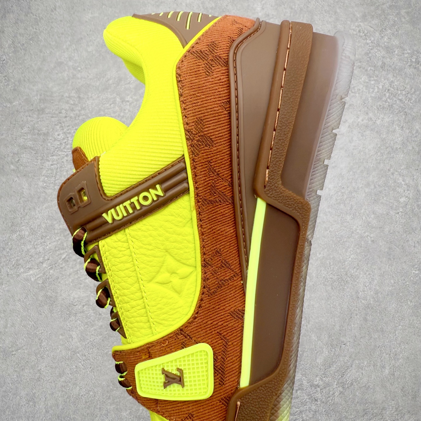 图片[7]-＃FS Louis Vuitton Trainer lv时装走秀运动鞋 完美鞋型超高的清洁度 零毛边线头瑕疵 全套原楦原纸版原鞋开模 全网最具灵魂的版型 正确原装黄色鞋盒 正确中底印花 鞋面印花3D高频深度立体 全鞋电脑针车 紧密相连 针距密度一致 环保乳胶注塑鞋垫 厚度脚感还原原版 皮面裁剪部位 统一油边封口工艺 原装橡胶大底含胶量大底组合零偏差 专柜全套包装 防尘袋 说明书 质保卡 男女鞋 尺码：35 36 37 38 39 40 41 42 43 44 45-选品中心