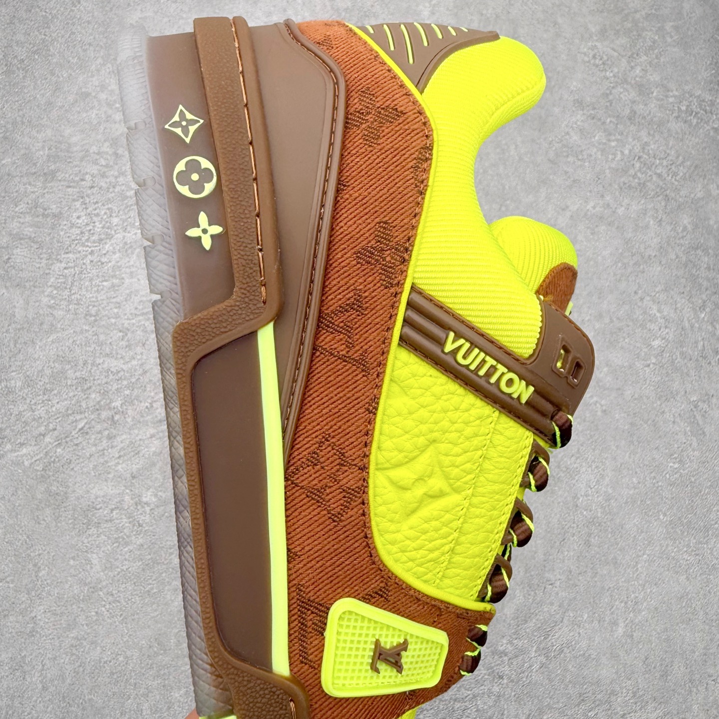 图片[6]-＃FS Louis Vuitton Trainer lv时装走秀运动鞋 完美鞋型超高的清洁度 零毛边线头瑕疵 全套原楦原纸版原鞋开模 全网最具灵魂的版型 正确原装黄色鞋盒 正确中底印花 鞋面印花3D高频深度立体 全鞋电脑针车 紧密相连 针距密度一致 环保乳胶注塑鞋垫 厚度脚感还原原版 皮面裁剪部位 统一油边封口工艺 原装橡胶大底含胶量大底组合零偏差 专柜全套包装 防尘袋 说明书 质保卡 男女鞋 尺码：35 36 37 38 39 40 41 42 43 44 45-选品中心