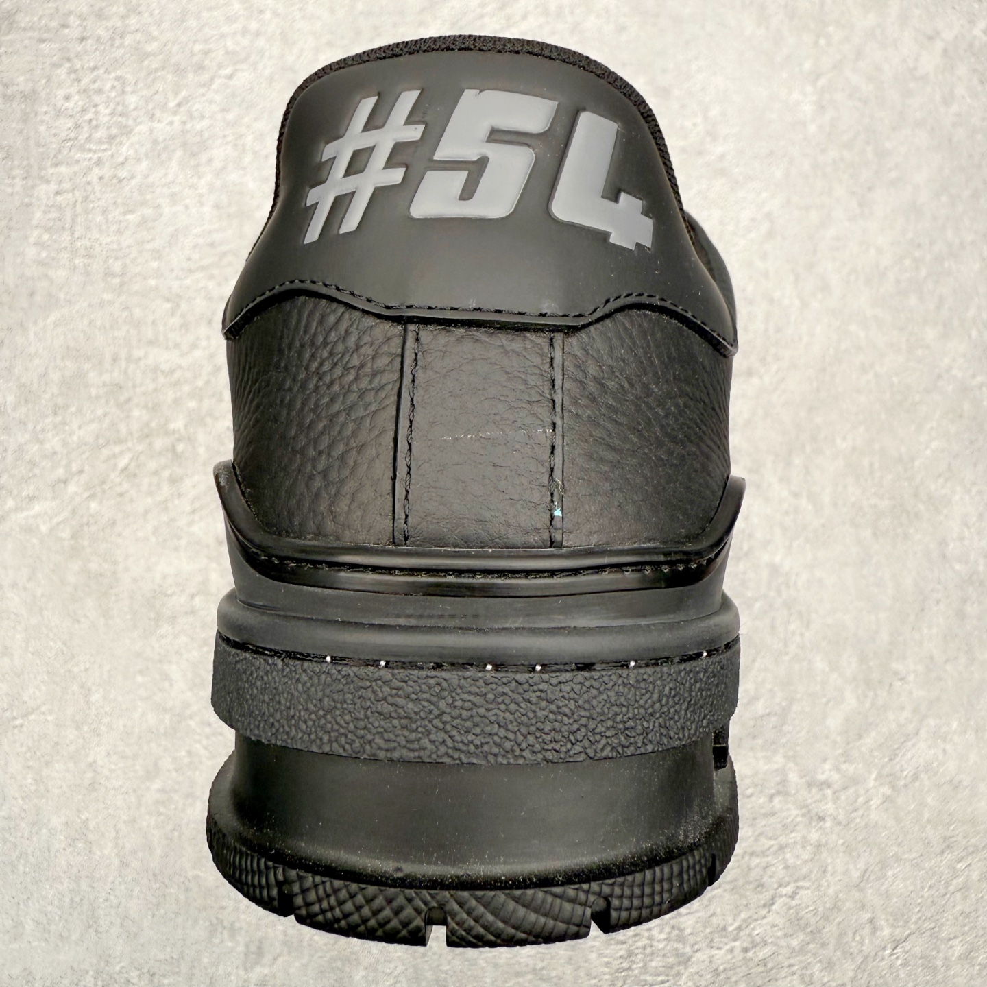 图片[8]-＃FS Louis Vuitton Trainer lv时装走秀运动鞋 完美鞋型超高的清洁度 零毛边线头瑕疵 全套原楦原纸版原鞋开模 全网最具灵魂的版型 正确原装黄色鞋盒 正确中底印花 鞋面印花3D高频深度立体 全鞋电脑针车 紧密相连 针距密度一致 环保乳胶注塑鞋垫 厚度脚感还原原版 皮面裁剪部位 统一油边封口工艺 原装橡胶大底含胶量大底组合零偏差 专柜全套包装 防尘袋 说明书 质保卡 男女鞋 尺码：35 36 37 38 39 40 41 42 43 44 45-选品中心