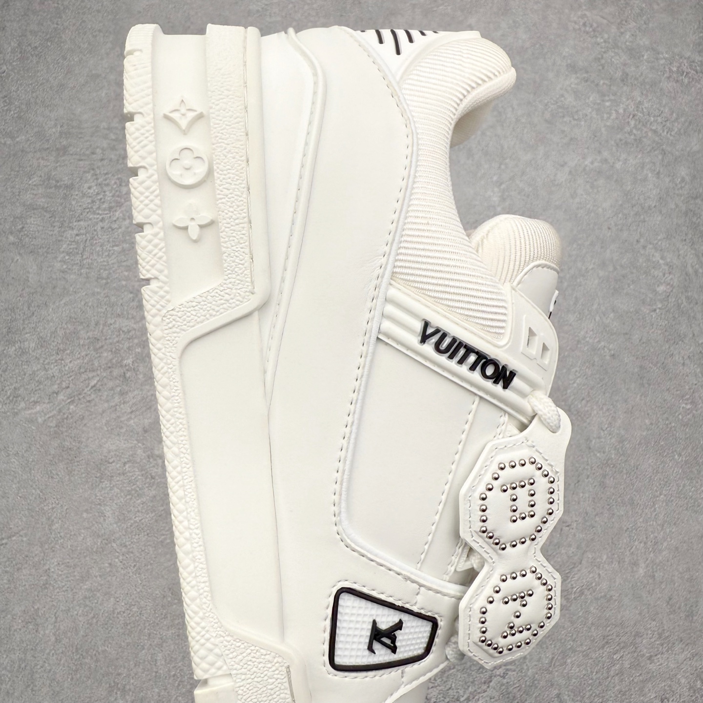 图片[6]-＃FS Louis Vuitton Trainer lv时装走秀运动鞋 完美鞋型超高的清洁度 零毛边线头瑕疵 全套原楦原纸版原鞋开模 全网最具灵魂的版型 正确原装黄色鞋盒 正确中底印花 鞋面印花3D高频深度立体 全鞋电脑针车 紧密相连 针距密度一致 环保乳胶注塑鞋垫 厚度脚感还原原版 皮面裁剪部位 统一油边封口工艺 原装橡胶大底含胶量大底组合零偏差 专柜全套包装 防尘袋 说明书 质保卡 男女鞋 尺码：35 36 37 38 39 40 41 42 43 44 45-选品中心