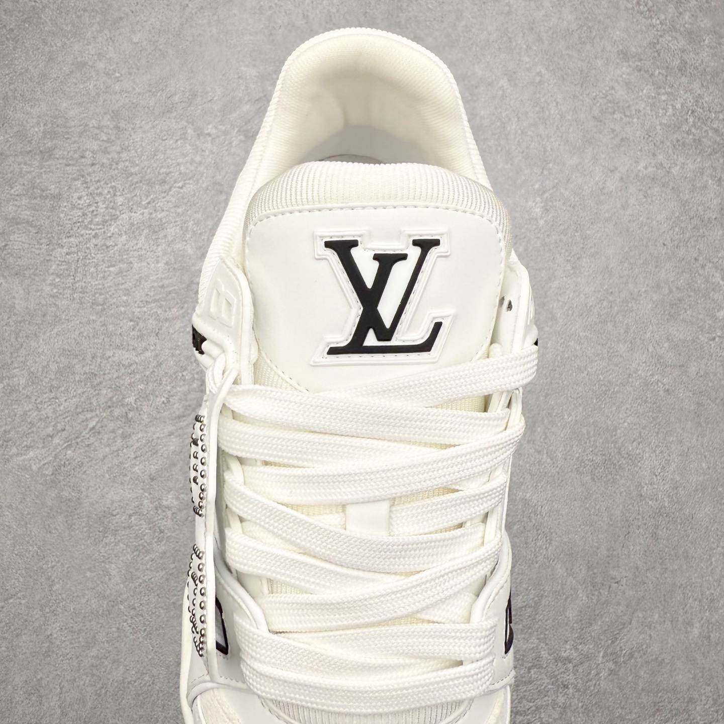 图片[5]-＃FS Louis Vuitton Trainer lv时装走秀运动鞋 完美鞋型超高的清洁度 零毛边线头瑕疵 全套原楦原纸版原鞋开模 全网最具灵魂的版型 正确原装黄色鞋盒 正确中底印花 鞋面印花3D高频深度立体 全鞋电脑针车 紧密相连 针距密度一致 环保乳胶注塑鞋垫 厚度脚感还原原版 皮面裁剪部位 统一油边封口工艺 原装橡胶大底含胶量大底组合零偏差 专柜全套包装 防尘袋 说明书 质保卡 男女鞋 尺码：35 36 37 38 39 40 41 42 43 44 45-选品中心