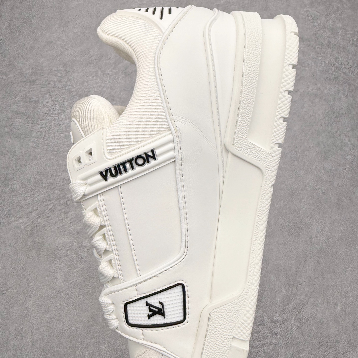 图片[7]-＃FS Louis Vuitton Trainer lv时装走秀运动鞋 完美鞋型超高的清洁度 零毛边线头瑕疵 全套原楦原纸版原鞋开模 全网最具灵魂的版型 正确原装黄色鞋盒 正确中底印花 鞋面印花3D高频深度立体 全鞋电脑针车 紧密相连 针距密度一致 环保乳胶注塑鞋垫 厚度脚感还原原版 皮面裁剪部位 统一油边封口工艺 原装橡胶大底含胶量大底组合零偏差 专柜全套包装 防尘袋 说明书 质保卡 男女鞋 尺码：35 36 37 38 39 40 41 42 43 44 45-选品中心