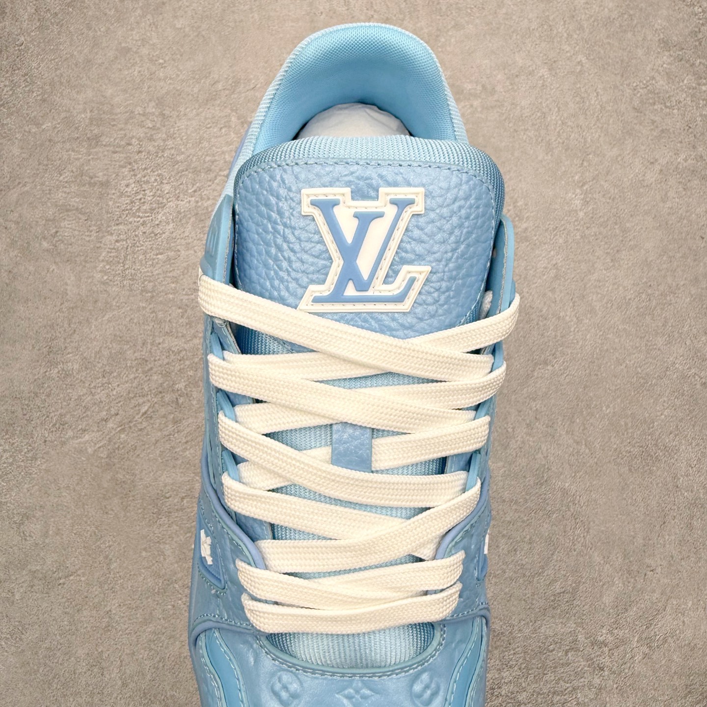 图片[5]-＃FS Louis Vuitton Trainer lv时装走秀运动鞋 完美鞋型超高的清洁度 零毛边线头瑕疵 全套原楦原纸版原鞋开模 全网最具灵魂的版型 正确原装黄色鞋盒 正确中底印花 鞋面印花3D高频深度立体 全鞋电脑针车 紧密相连 针距密度一致 环保乳胶注塑鞋垫 厚度脚感还原原版 皮面裁剪部位 统一油边封口工艺 原装橡胶大底含胶量大底组合零偏差 专柜全套包装 防尘袋 说明书 质保卡 男女鞋 尺码：35 36 37 38 39 40 41 42 43 44 45-选品中心