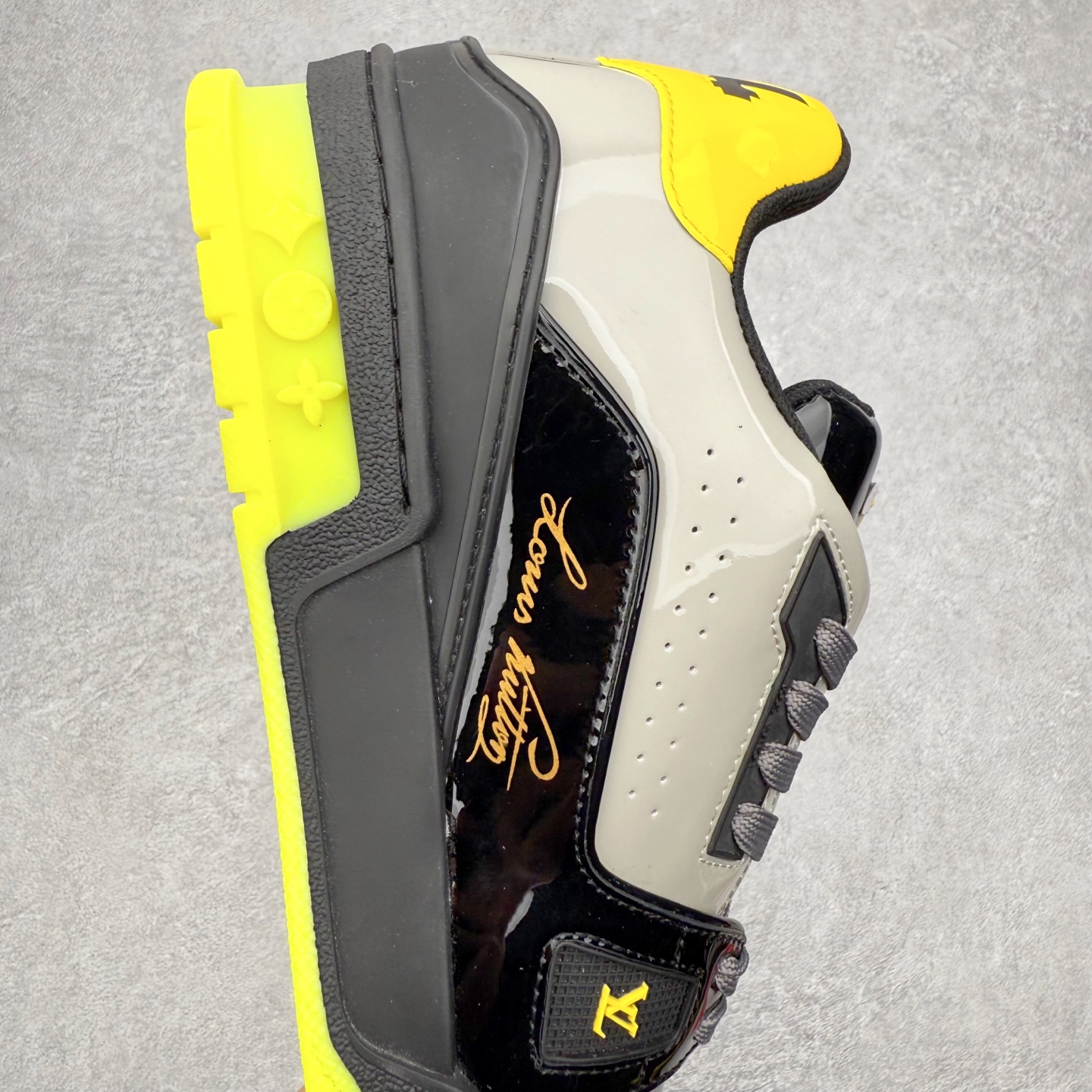 图片[6]-＃FS Louis Vuitton Trainer lv时装走秀运动鞋 完美鞋型超高的清洁度 零毛边线头瑕疵 全套原楦原纸版原鞋开模 全网最具灵魂的版型 正确原装黄色鞋盒 正确中底印花 鞋面印花3D高频深度立体 全鞋电脑针车 紧密相连 针距密度一致 环保乳胶注塑鞋垫 厚度脚感还原原版 皮面裁剪部位 统一油边封口工艺 原装橡胶大底含胶量大底组合零偏差 专柜全套包装 防尘袋 说明书 质保卡 男女鞋 尺码：35 36 37 38 39 40 41 42 43 44 45-选品中心