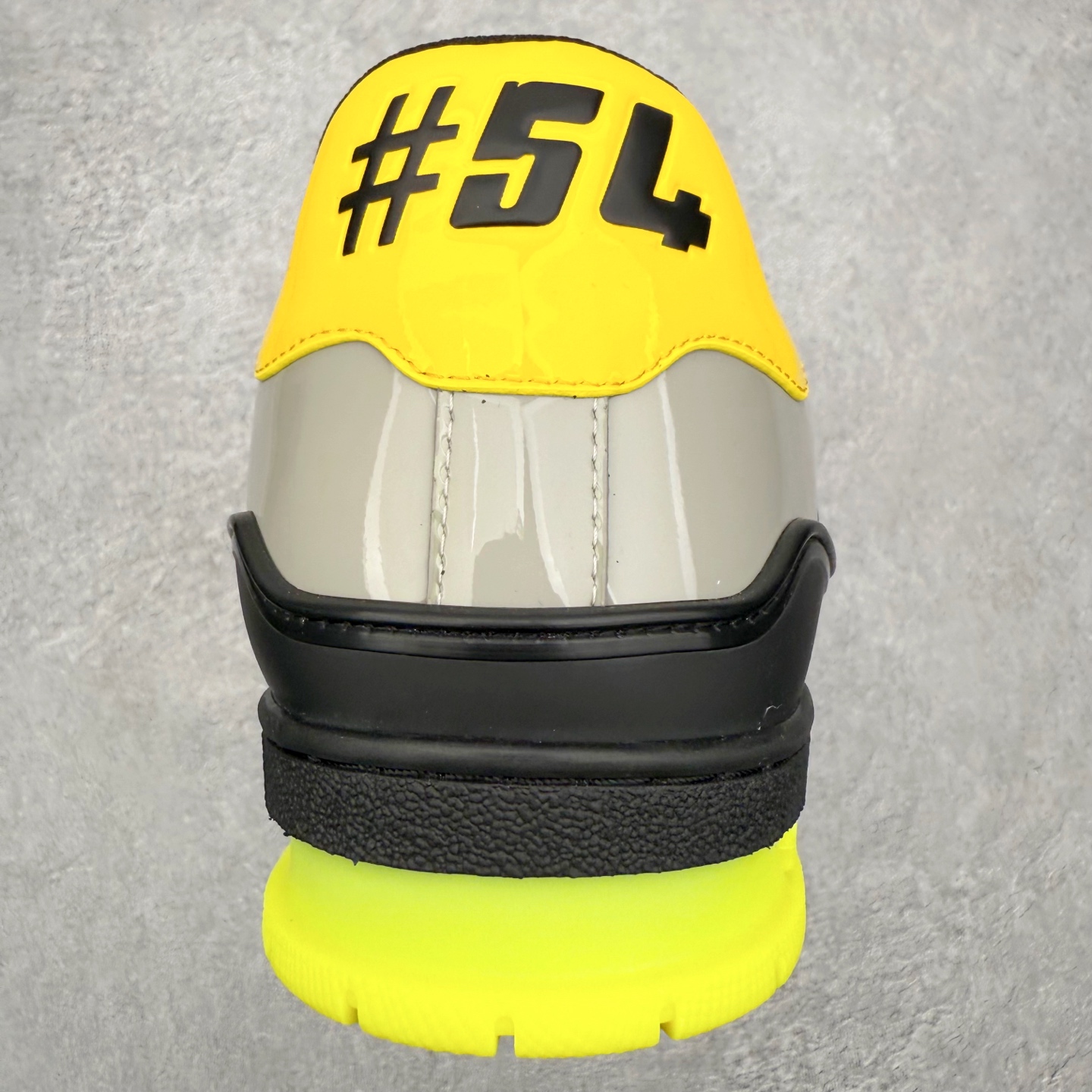 图片[8]-＃FS Louis Vuitton Trainer lv时装走秀运动鞋 完美鞋型超高的清洁度 零毛边线头瑕疵 全套原楦原纸版原鞋开模 全网最具灵魂的版型 正确原装黄色鞋盒 正确中底印花 鞋面印花3D高频深度立体 全鞋电脑针车 紧密相连 针距密度一致 环保乳胶注塑鞋垫 厚度脚感还原原版 皮面裁剪部位 统一油边封口工艺 原装橡胶大底含胶量大底组合零偏差 专柜全套包装 防尘袋 说明书 质保卡 男女鞋 尺码：35 36 37 38 39 40 41 42 43 44 45-选品中心