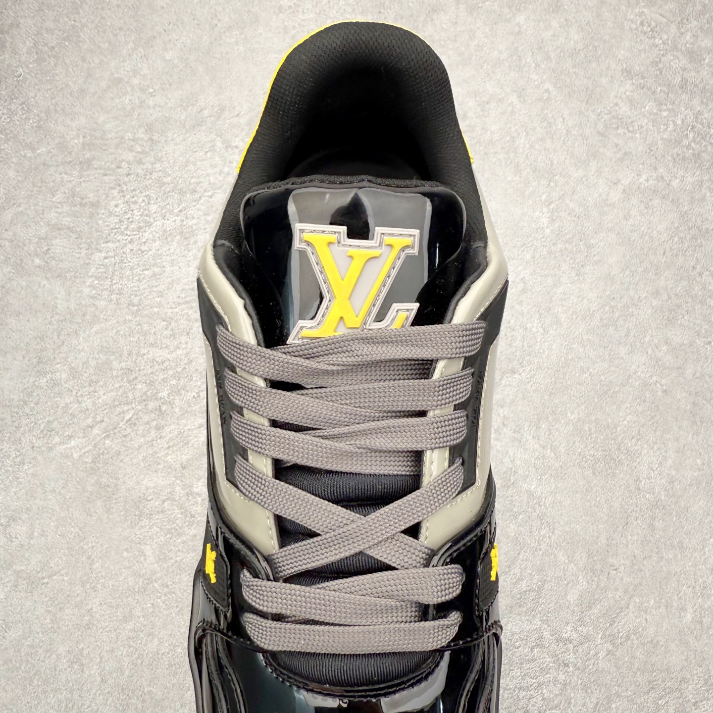 图片[5]-＃FS Louis Vuitton Trainer lv时装走秀运动鞋 完美鞋型超高的清洁度 零毛边线头瑕疵 全套原楦原纸版原鞋开模 全网最具灵魂的版型 正确原装黄色鞋盒 正确中底印花 鞋面印花3D高频深度立体 全鞋电脑针车 紧密相连 针距密度一致 环保乳胶注塑鞋垫 厚度脚感还原原版 皮面裁剪部位 统一油边封口工艺 原装橡胶大底含胶量大底组合零偏差 专柜全套包装 防尘袋 说明书 质保卡 男女鞋 尺码：35 36 37 38 39 40 41 42 43 44 45-选品中心