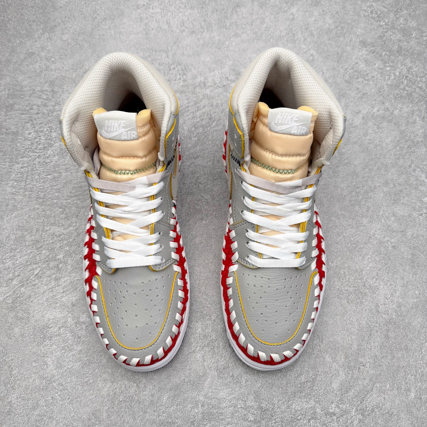 图片[2]-＃特价福利 Air Jordan AJ1 High 高帮定制配色 性价比批次 原盒原配 大厂出品 原厂楦头纸板数据开发 鞋型公整不松垮 采购头层皮料冲裁 高整洁度 上脚原汁原味的公司货既视感 原底独立模具 中底四线拉帮完美走线 原模大底咬花 实拍调校N版已经零色差零失真 百分百还原实物色彩所见即所得 不存在货不对板色差等低级问题 选购参考实物拍摄 不混卖不参货 只用心做好货严格选品 承诺混一赔十 尺码：36 36.5 37.5 38 38.5 39 40 40.5 41 42 42.5 43 44 44.5 45 46-选品中心