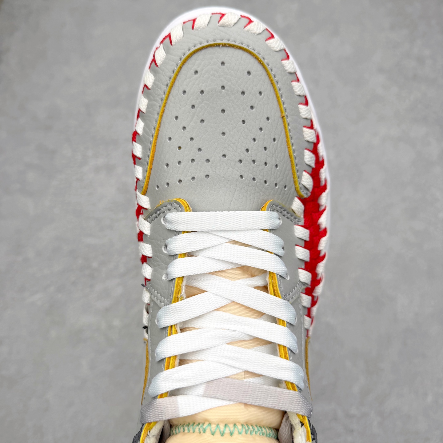 图片[4]-＃特价福利 Air Jordan AJ1 High 高帮定制配色 性价比批次 原盒原配 大厂出品 原厂楦头纸板数据开发 鞋型公整不松垮 采购头层皮料冲裁 高整洁度 上脚原汁原味的公司货既视感 原底独立模具 中底四线拉帮完美走线 原模大底咬花 实拍调校N版已经零色差零失真 百分百还原实物色彩所见即所得 不存在货不对板色差等低级问题 选购参考实物拍摄 不混卖不参货 只用心做好货严格选品 承诺混一赔十 尺码：36 36.5 37.5 38 38.5 39 40 40.5 41 42 42.5 43 44 44.5 45 46-选品中心