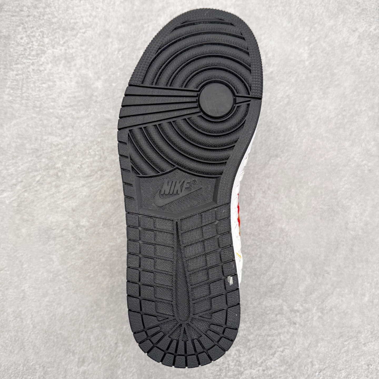 图片[9]-＃特价福利 Air Jordan AJ1 High 高帮定制配色 性价比批次 原盒原配 大厂出品 原厂楦头纸板数据开发 鞋型公整不松垮 采购头层皮料冲裁 高整洁度 上脚原汁原味的公司货既视感 原底独立模具 中底四线拉帮完美走线 原模大底咬花 实拍调校N版已经零色差零失真 百分百还原实物色彩所见即所得 不存在货不对板色差等低级问题 选购参考实物拍摄 不混卖不参货 只用心做好货严格选品 承诺混一赔十 尺码：36 36.5 37.5 38 38.5 39 40 40.5 41 42 42.5 43 44 44.5 45 46-选品中心