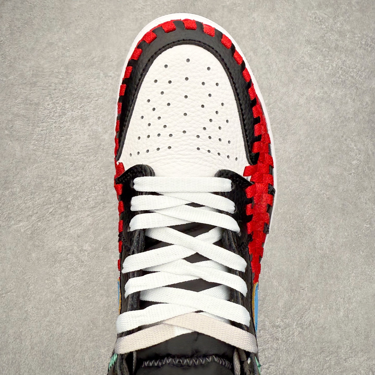 图片[4]-＃特价福利 Air Jordan AJ1 High 高帮定制配色 性价比批次 原盒原配 大厂出品 原厂楦头纸板数据开发 鞋型公整不松垮 采购头层皮料冲裁 高整洁度 上脚原汁原味的公司货既视感 原底独立模具 中底四线拉帮完美走线 原模大底咬花 实拍调校N版已经零色差零失真 百分百还原实物色彩所见即所得 不存在货不对板色差等低级问题 选购参考实物拍摄 不混卖不参货 只用心做好货严格选品 承诺混一赔十 尺码：36 36.5 37.5 38 38.5 39 40 40.5 41 42 42.5 43 44 44.5 45 46-选品中心