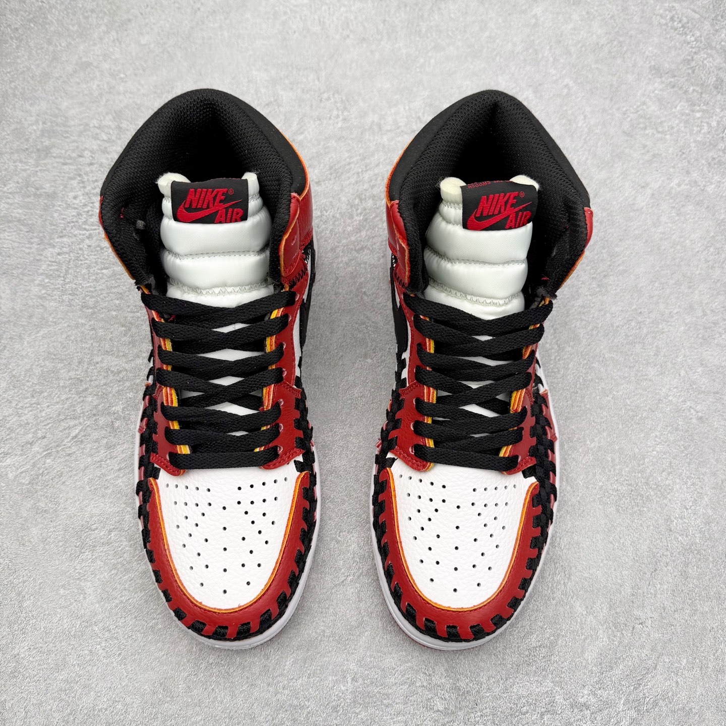 图片[2]-＃特价福利 Air Jordan AJ1 High 高帮定制配色 性价比批次 原盒原配 大厂出品 原厂楦头纸板数据开发 鞋型公整不松垮 采购头层皮料冲裁 高整洁度 上脚原汁原味的公司货既视感 原底独立模具 中底四线拉帮完美走线 原模大底咬花 实拍调校N版已经零色差零失真 百分百还原实物色彩所见即所得 不存在货不对板色差等低级问题 选购参考实物拍摄 不混卖不参货 只用心做好货严格选品 承诺混一赔十 尺码：36 36.5 37.5 38 38.5 39 40 40.5 41 42 42.5 43 44 44.5 45 46-选品中心