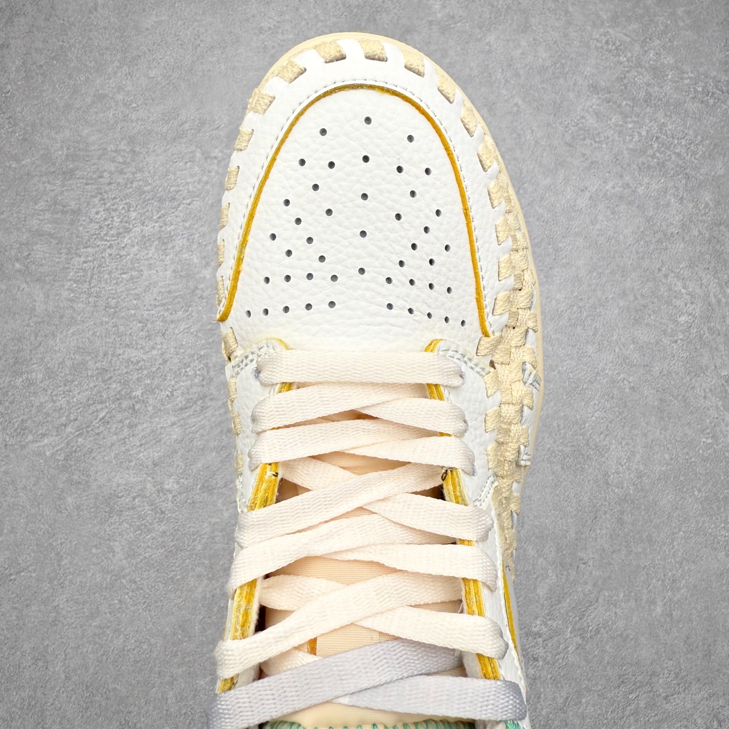 图片[4]-＃特价福利 Air Jordan AJ1 High 高帮定制配色 性价比批次 原盒原配 大厂出品 原厂楦头纸板数据开发 鞋型公整不松垮 采购头层皮料冲裁 高整洁度 上脚原汁原味的公司货既视感 原底独立模具 中底四线拉帮完美走线 原模大底咬花 实拍调校N版已经零色差零失真 百分百还原实物色彩所见即所得 不存在货不对板色差等低级问题 选购参考实物拍摄 不混卖不参货 只用心做好货严格选品 承诺混一赔十 尺码：36 36.5 37.5 38 38.5 39 40 40.5 41 42 42.5 43 44 44.5 45 46-选品中心