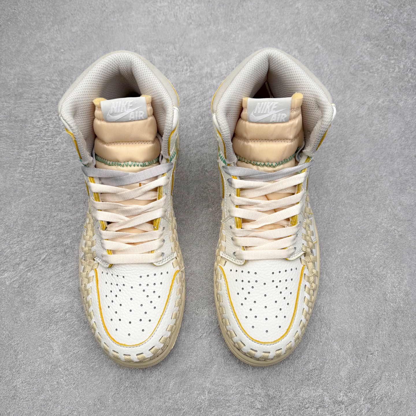 图片[2]-＃特价福利 Air Jordan AJ1 High 高帮定制配色 性价比批次 原盒原配 大厂出品 原厂楦头纸板数据开发 鞋型公整不松垮 采购头层皮料冲裁 高整洁度 上脚原汁原味的公司货既视感 原底独立模具 中底四线拉帮完美走线 原模大底咬花 实拍调校N版已经零色差零失真 百分百还原实物色彩所见即所得 不存在货不对板色差等低级问题 选购参考实物拍摄 不混卖不参货 只用心做好货严格选品 承诺混一赔十 尺码：36 36.5 37.5 38 38.5 39 40 40.5 41 42 42.5 43 44 44.5 45 46-选品中心