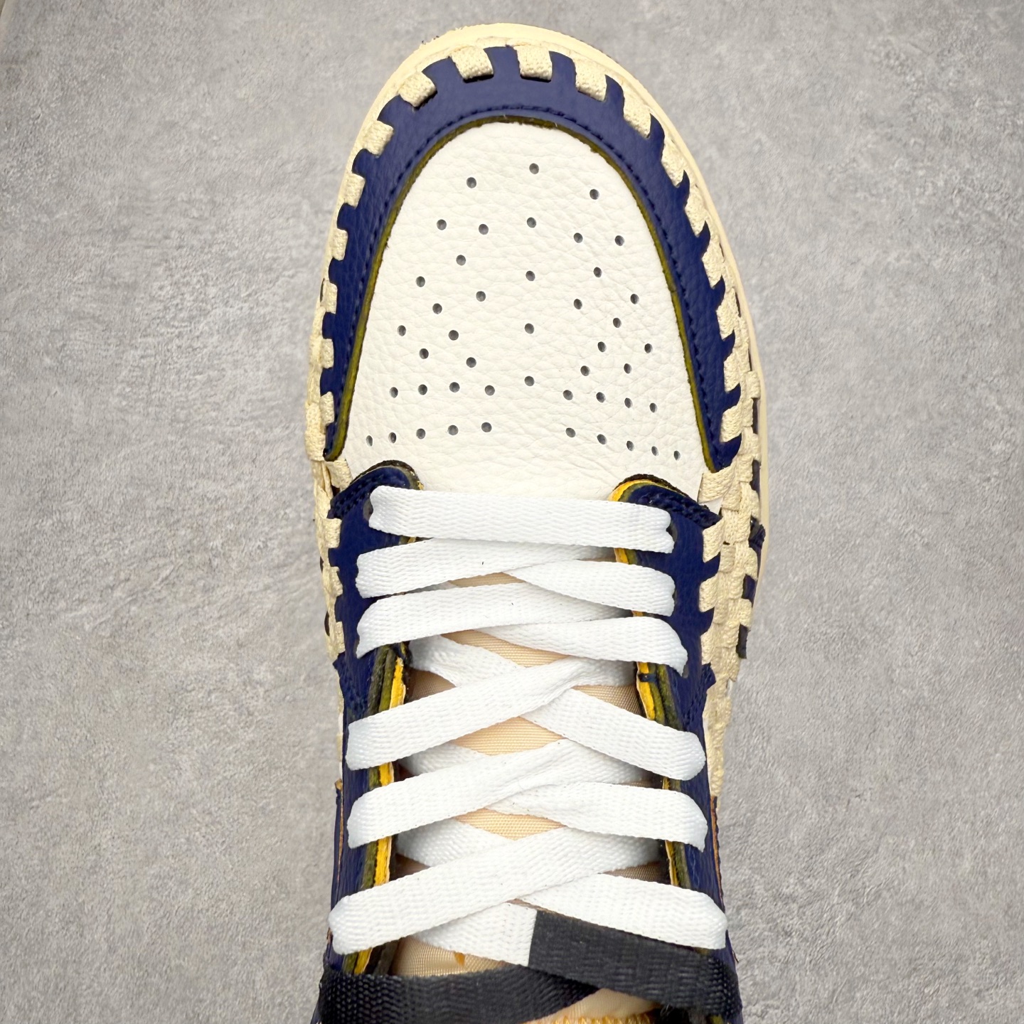 图片[4]-＃特价福利 Air Jordan AJ1 High 高帮定制配色 性价比批次 原盒原配 大厂出品 原厂楦头纸板数据开发 鞋型公整不松垮 采购头层皮料冲裁 高整洁度 上脚原汁原味的公司货既视感 原底独立模具 中底四线拉帮完美走线 原模大底咬花 实拍调校N版已经零色差零失真 百分百还原实物色彩所见即所得 不存在货不对板色差等低级问题 选购参考实物拍摄 不混卖不参货 只用心做好货严格选品 承诺混一赔十 尺码：36 36.5 37.5 38 38.5 39 40 40.5 41 42 42.5 43 44 44.5 45 46-选品中心