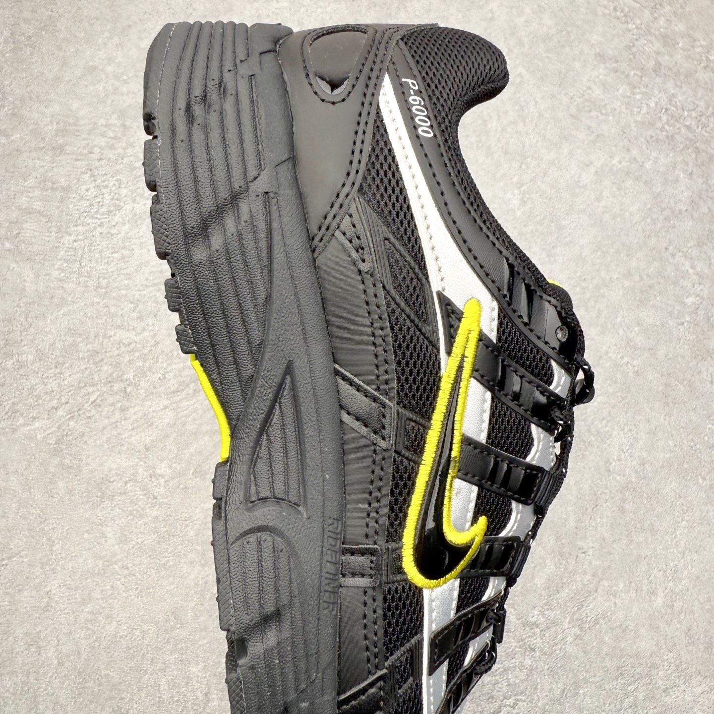 图片[6]-NK P-6000 系列低帮复古老爹风休闲运动舒适慢跑鞋 FV0943-001 融合 Pegasus 过往运动鞋设计 助力 21 世纪早期跑步运动跃升时尚新高度 采用透气网眼布、运动风格线条和耐穿覆面 兼具吸睛外观和舒适感受 中底泡绵以田径赛道为灵感 打造厚实设计 缔造出众缓震性能 尺码：36 36.5 37.5 38 38.5 39 40 40.5 41 42 42.5 43 44 44.5 45-选品中心