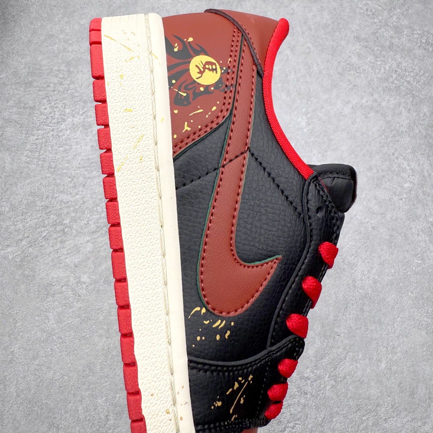 图片[6]-＃K版 Air Jordan AJ1 Low 低帮 CZ0755-036 全新流水线出品 DT版本唯一平替选择 市场第二梯队最强版 全部原鞋开发 原楦原纸板开发 全鞋电脑针车 原厂内置全掌气垫 原盒内在原标 唯一Zp原版鞋带绑法 免检产品 全新2022版型 全头层皮料 完美零毛边处理 原厂配置全掌气垫 价格定位良心 几十个配色陆续出货 实拍调校N版已经零色差零失真 百分百还原实物色彩所见即所得 不存在货不对板色差等低级问题 选购参考实物拍摄 不混卖不参货 只用心做好货严格选品 承诺混一赔十 尺码：36 36.5 37.5 38 38.5 39 40 40.5 41 42 42.5 43 44 44.5 45-选品中心