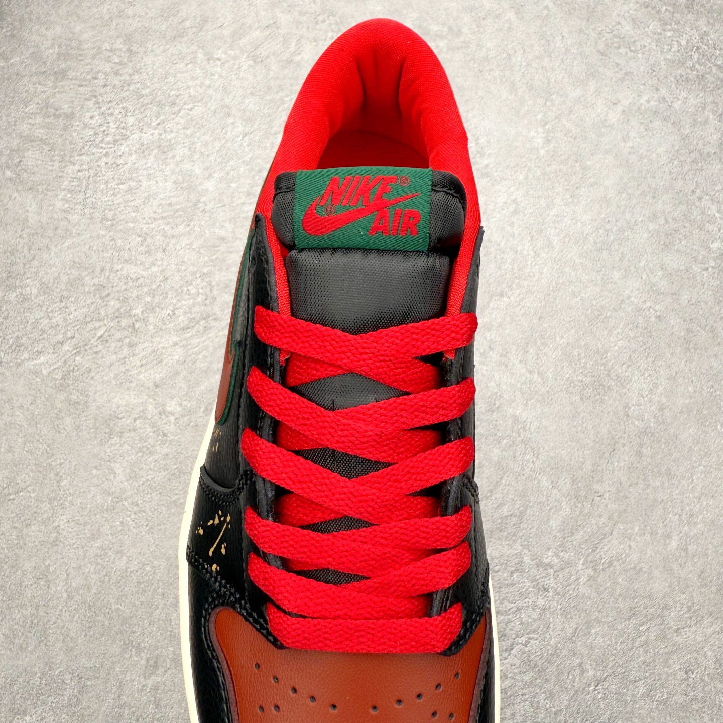 图片[5]-＃K版 Air Jordan AJ1 Low 低帮 CZ0755-036 全新流水线出品 DT版本唯一平替选择 市场第二梯队最强版 全部原鞋开发 原楦原纸板开发 全鞋电脑针车 原厂内置全掌气垫 原盒内在原标 唯一Zp原版鞋带绑法 免检产品 全新2022版型 全头层皮料 完美零毛边处理 原厂配置全掌气垫 价格定位良心 几十个配色陆续出货 实拍调校N版已经零色差零失真 百分百还原实物色彩所见即所得 不存在货不对板色差等低级问题 选购参考实物拍摄 不混卖不参货 只用心做好货严格选品 承诺混一赔十 尺码：36 36.5 37.5 38 38.5 39 40 40.5 41 42 42.5 43 44 44.5 45-选品中心