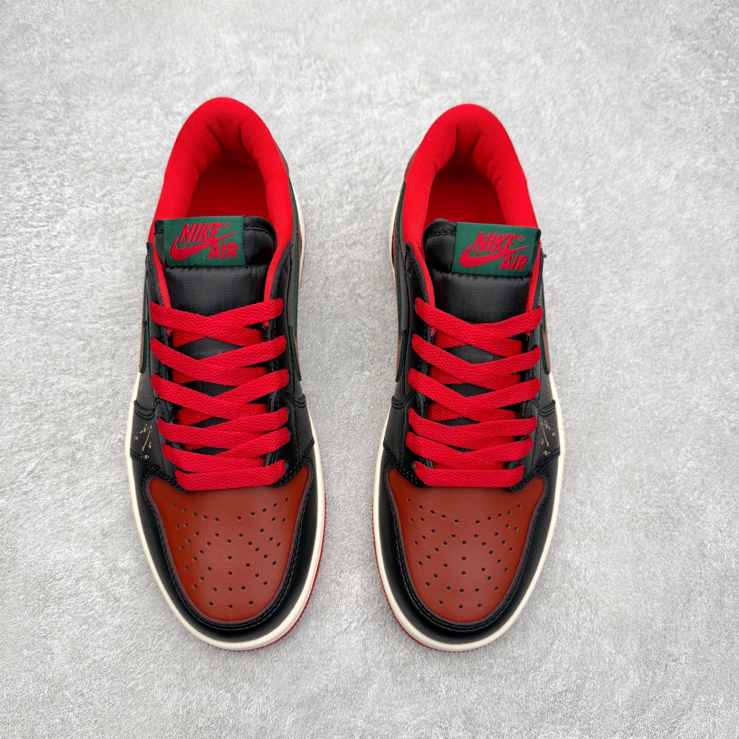 图片[2]-＃K版 Air Jordan AJ1 Low 低帮 CZ0755-036 全新流水线出品 DT版本唯一平替选择 市场第二梯队最强版 全部原鞋开发 原楦原纸板开发 全鞋电脑针车 原厂内置全掌气垫 原盒内在原标 唯一Zp原版鞋带绑法 免检产品 全新2022版型 全头层皮料 完美零毛边处理 原厂配置全掌气垫 价格定位良心 几十个配色陆续出货 实拍调校N版已经零色差零失真 百分百还原实物色彩所见即所得 不存在货不对板色差等低级问题 选购参考实物拍摄 不混卖不参货 只用心做好货严格选品 承诺混一赔十 尺码：36 36.5 37.5 38 38.5 39 40 40.5 41 42 42.5 43 44 44.5 45-选品中心