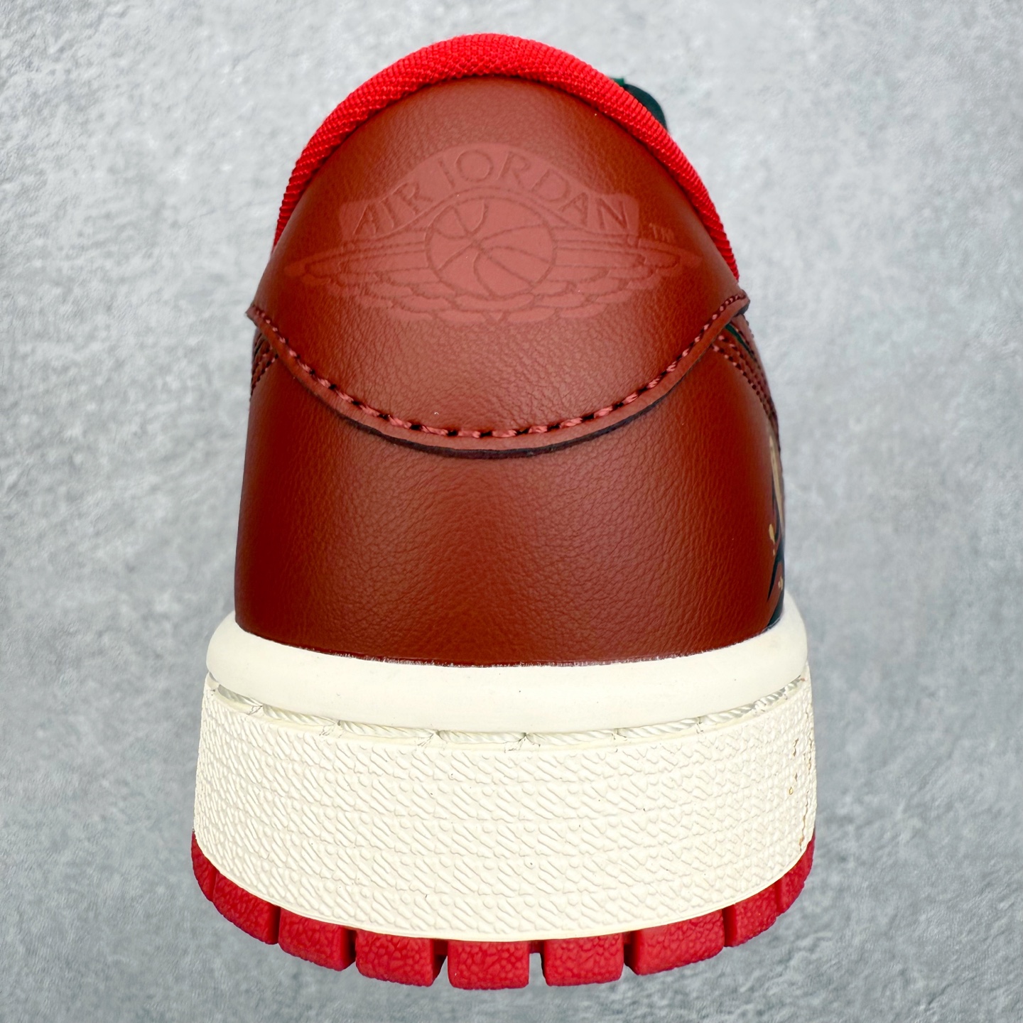 图片[8]-＃K版 Air Jordan AJ1 Low 低帮 CZ0755-036 全新流水线出品 DT版本唯一平替选择 市场第二梯队最强版 全部原鞋开发 原楦原纸板开发 全鞋电脑针车 原厂内置全掌气垫 原盒内在原标 唯一Zp原版鞋带绑法 免检产品 全新2022版型 全头层皮料 完美零毛边处理 原厂配置全掌气垫 价格定位良心 几十个配色陆续出货 实拍调校N版已经零色差零失真 百分百还原实物色彩所见即所得 不存在货不对板色差等低级问题 选购参考实物拍摄 不混卖不参货 只用心做好货严格选品 承诺混一赔十 尺码：36 36.5 37.5 38 38.5 39 40 40.5 41 42 42.5 43 44 44.5 45-选品中心