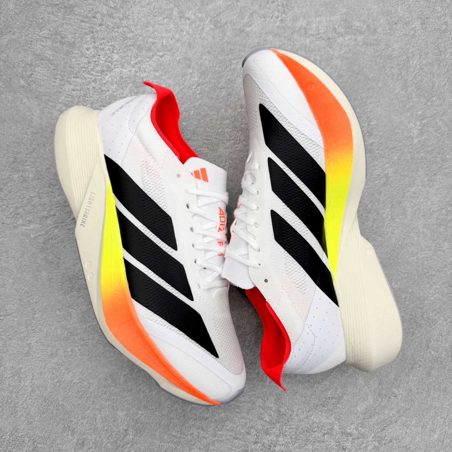 图片[3]-AD Adizero Drive RC M 马拉松竞速专业跑鞋 CELERMESH针织网面非常轻薄 纤维间的缝隙很大 可以保证跑步时的透气、排汗效果 鞋舌直接与两侧的内衬和鞋底连接在一起 在跑步过程中不会被鞋舌的左右移动所困扰 在标准鞋带孔的基础上再拓宽一组鞋带孔 适合不同脚型的需求 突破性 EnergyRods 技术，有助于跑者实现更好的成绩 中底独特的LIGHTSTRIKE PRO泡棉材质 微弹感觉在跑步过程中给予了良好的支撑体验 对于顶级精英和高水平进阶跑者来说 ADIOS PRO是一双值得信赖的竞速比赛用鞋 尺码：36 36.5 37.5 38 38.5 39 40 40.5 41 42 42.5 43 44 44.5 45-选品中心