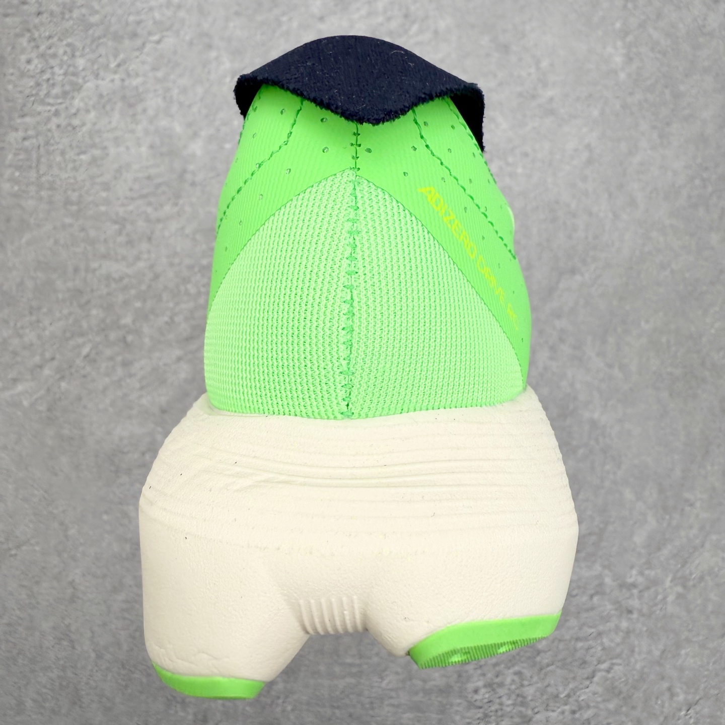 图片[8]-AD Adizero Drive RC M 马拉松竞速专业跑鞋 CELERMESH针织网面非常轻薄 纤维间的缝隙很大 可以保证跑步时的透气、排汗效果 鞋舌直接与两侧的内衬和鞋底连接在一起 在跑步过程中不会被鞋舌的左右移动所困扰 在标准鞋带孔的基础上再拓宽一组鞋带孔 适合不同脚型的需求 突破性 EnergyRods 技术，有助于跑者实现更好的成绩 中底独特的LIGHTSTRIKE PRO泡棉材质 微弹感觉在跑步过程中给予了良好的支撑体验 对于顶级精英和高水平进阶跑者来说 ADIOS PRO是一双值得信赖的竞速比赛用鞋 尺码：36 36.5 37.5 38 38.5 39 40 40.5 41 42 42.5 43 44 44.5 45-选品中心