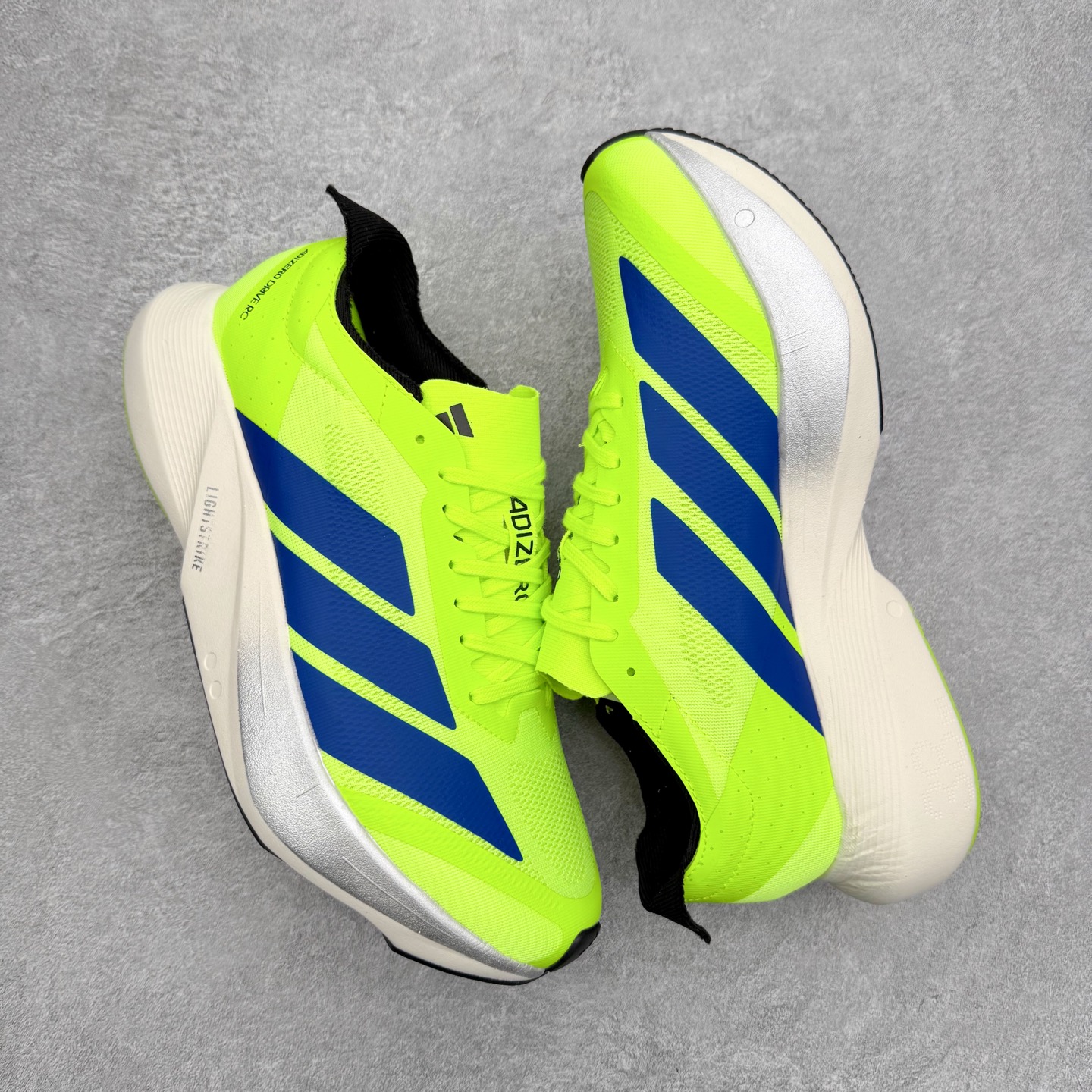 图片[3]-AD Adizero Drive RC M 马拉松竞速专业跑鞋 CELERMESH针织网面非常轻薄 纤维间的缝隙很大 可以保证跑步时的透气、排汗效果 鞋舌直接与两侧的内衬和鞋底连接在一起 在跑步过程中不会被鞋舌的左右移动所困扰 在标准鞋带孔的基础上再拓宽一组鞋带孔 适合不同脚型的需求 突破性 EnergyRods 技术，有助于跑者实现更好的成绩 中底独特的LIGHTSTRIKE PRO泡棉材质 微弹感觉在跑步过程中给予了良好的支撑体验 对于顶级精英和高水平进阶跑者来说 ADIOS PRO是一双值得信赖的竞速比赛用鞋 尺码：36 36.5 37.5 38 38.5 39 40 40.5 41 42 42.5 43 44 44.5 45-选品中心