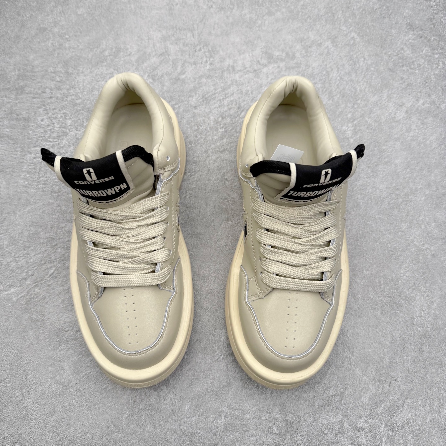 图片[2]-Rick Owens DRKSHDW x Converse 融合前卫与经典，挑战传统，定义新潮流。设计独特，展现出个性和时尚感，别具一格的潮流魅力，让您在人群中脱颖而出，简约又大方。踩上它每一步都踏出独属于你的个性风范。 Sizs：35 36 36.5 37 37.5 38 39 39.5 40 41 41.5 42 42.5 43 44-选品中心