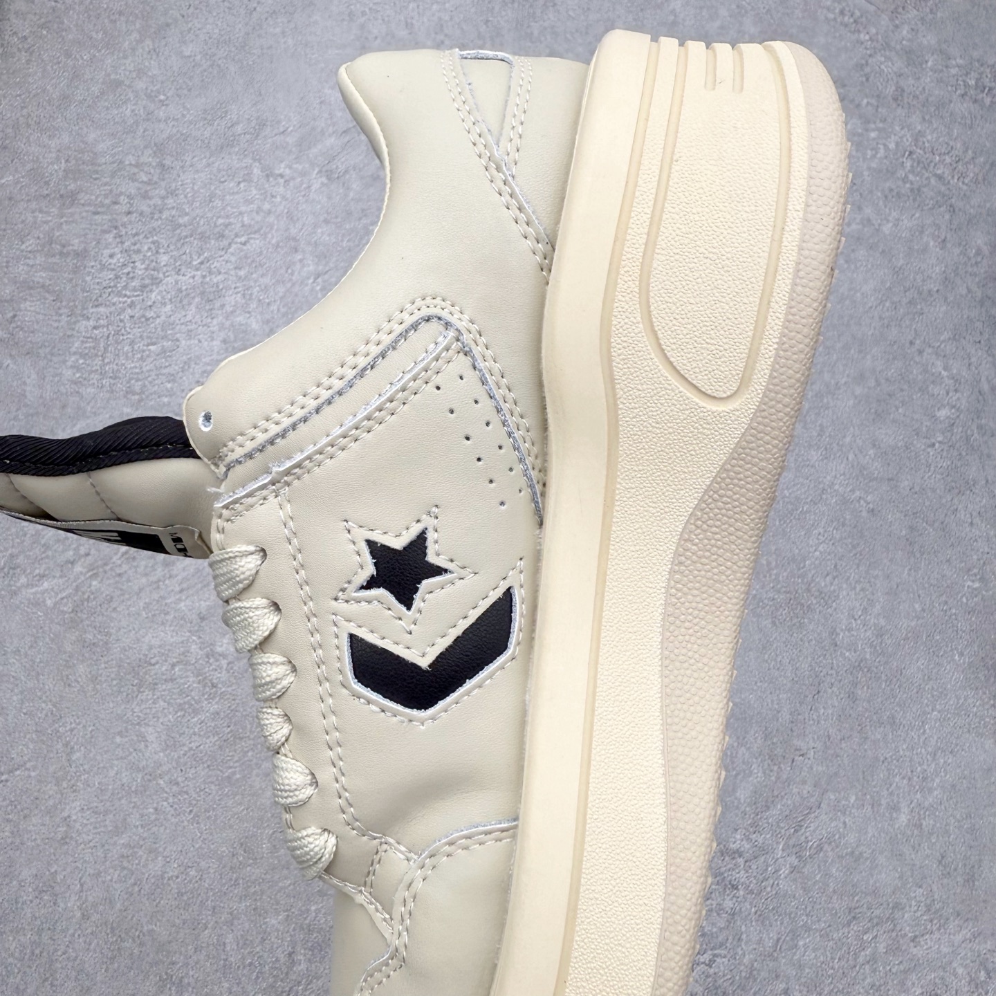 图片[7]-Rick Owens DRKSHDW x Converse 融合前卫与经典，挑战传统，定义新潮流。设计独特，展现出个性和时尚感，别具一格的潮流魅力，让您在人群中脱颖而出，简约又大方。踩上它每一步都踏出独属于你的个性风范。 Sizs：35 36 36.5 37 37.5 38 39 39.5 40 41 41.5 42 42.5 43 44-选品中心