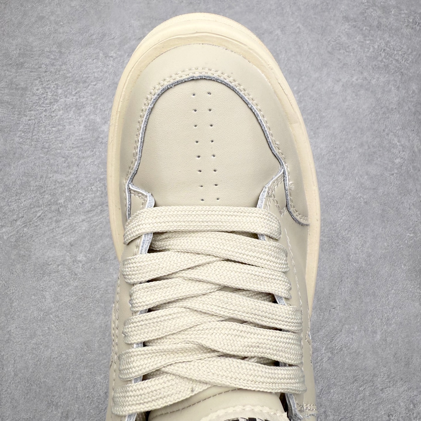 图片[4]-Rick Owens DRKSHDW x Converse 融合前卫与经典，挑战传统，定义新潮流。设计独特，展现出个性和时尚感，别具一格的潮流魅力，让您在人群中脱颖而出，简约又大方。踩上它每一步都踏出独属于你的个性风范。 Sizs：35 36 36.5 37 37.5 38 39 39.5 40 41 41.5 42 42.5 43 44-选品中心
