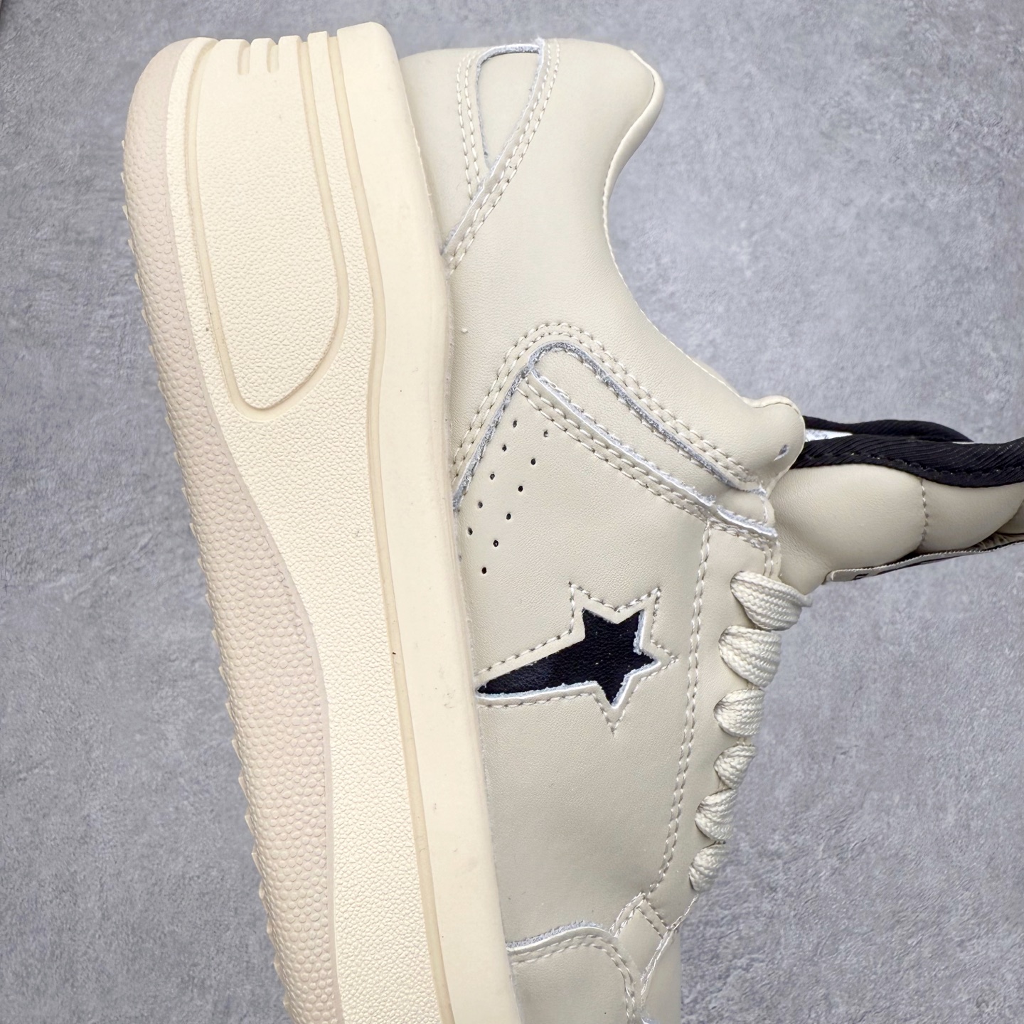 图片[6]-Rick Owens DRKSHDW x Converse 融合前卫与经典，挑战传统，定义新潮流。设计独特，展现出个性和时尚感，别具一格的潮流魅力，让您在人群中脱颖而出，简约又大方。踩上它每一步都踏出独属于你的个性风范。 Sizs：35 36 36.5 37 37.5 38 39 39.5 40 41 41.5 42 42.5 43 44-选品中心