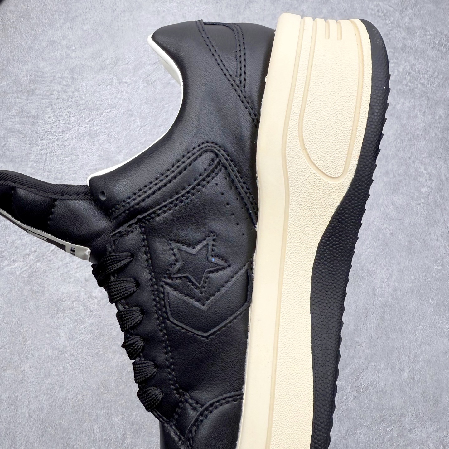 图片[7]-Rick Owens DRKSHDW x Converse 融合前卫与经典，挑战传统，定义新潮流。设计独特，展现出个性和时尚感，别具一格的潮流魅力，让您在人群中脱颖而出，简约又大方。踩上它每一步都踏出独属于你的个性风范。 Sizs：35 36 36.5 37 37.5 38 39 39.5 40 41 41.5 42 42.5 43 44-选品中心