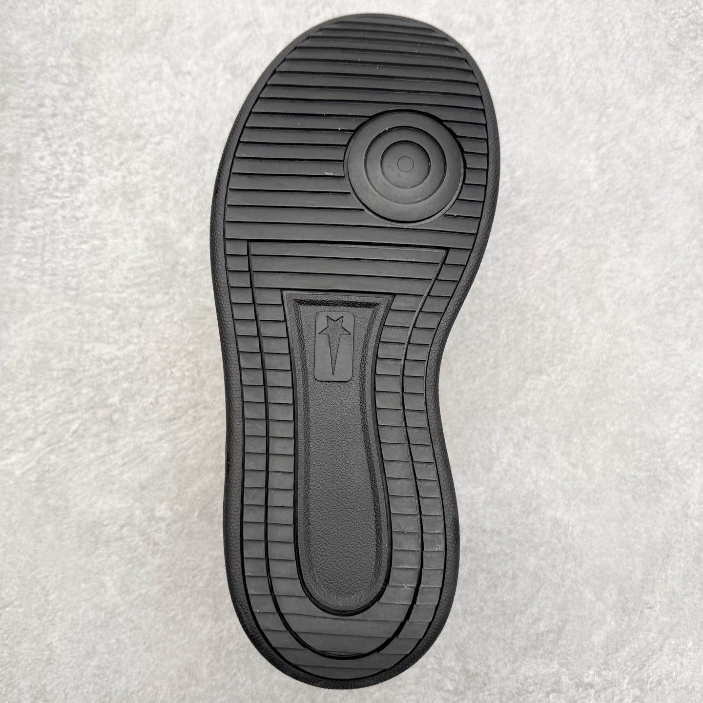 图片[9]-Rick Owens DRKSHDW x Converse 融合前卫与经典，挑战传统，定义新潮流。设计独特，展现出个性和时尚感，别具一格的潮流魅力，让您在人群中脱颖而出，简约又大方。踩上它每一步都踏出独属于你的个性风范。 Sizs：35 36 36.5 37 37.5 38 39 39.5 40 41 41.5 42 42.5 43 44-选品中心