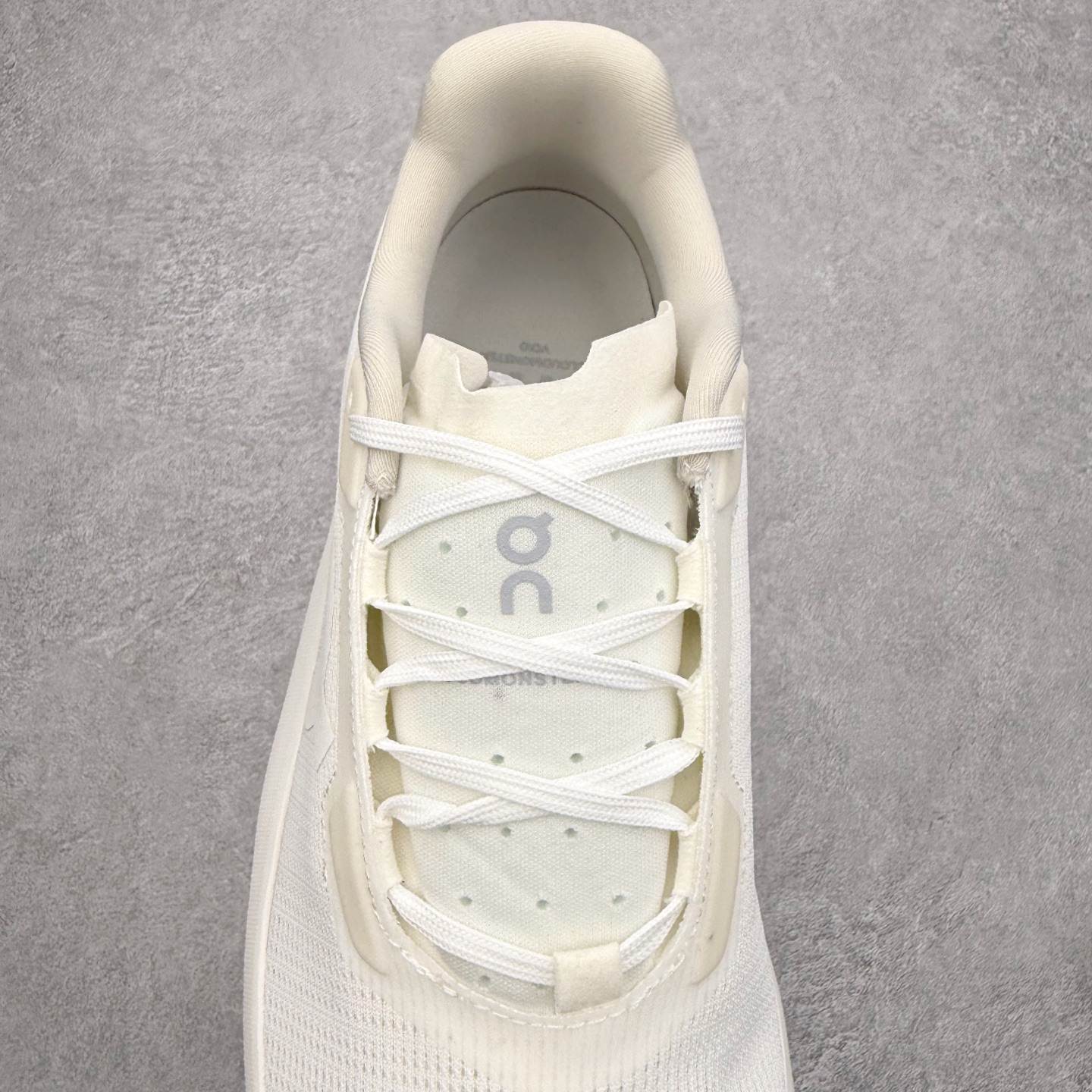 图片[5]-On昂跑 Cloudmonster 舒适 织物防滑透气回弹 低帮 休闲长跑城市通勤跑步鞋 此运动品牌 开创于2010年 缓震着陆、强效回弹、轻柔质感的设计构思始终是ON研制关键 与此同时基于“为全球提供革新性的跑步感受”信念 陆续推出了多款跑鞋及其以专业运动人体跑步工程学为设计关键的功能性跑步服饰设备 让跑者不费力气地畅快畅跑 尺码：36 36.5 37.5 38 38.5 39 40 40.5 41 42 42.5 43 44 44.5 45-选品中心