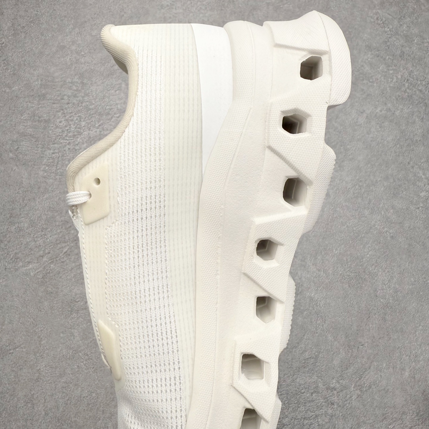 图片[7]-On昂跑 Cloudmonster 舒适 织物防滑透气回弹 低帮 休闲长跑城市通勤跑步鞋 此运动品牌 开创于2010年 缓震着陆、强效回弹、轻柔质感的设计构思始终是ON研制关键 与此同时基于“为全球提供革新性的跑步感受”信念 陆续推出了多款跑鞋及其以专业运动人体跑步工程学为设计关键的功能性跑步服饰设备 让跑者不费力气地畅快畅跑 尺码：36 36.5 37.5 38 38.5 39 40 40.5 41 42 42.5 43 44 44.5 45-选品中心