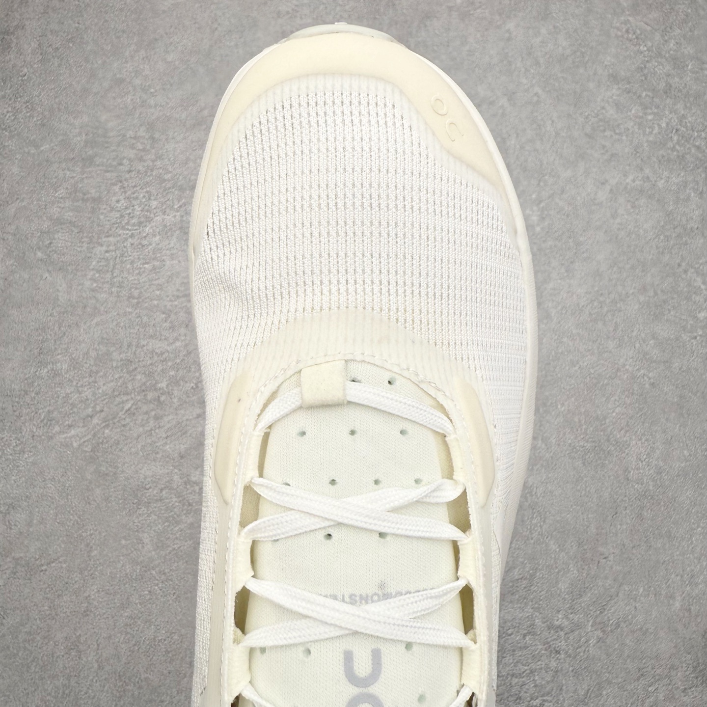 图片[4]-On昂跑 Cloudmonster 舒适 织物防滑透气回弹 低帮 休闲长跑城市通勤跑步鞋 此运动品牌 开创于2010年 缓震着陆、强效回弹、轻柔质感的设计构思始终是ON研制关键 与此同时基于“为全球提供革新性的跑步感受”信念 陆续推出了多款跑鞋及其以专业运动人体跑步工程学为设计关键的功能性跑步服饰设备 让跑者不费力气地畅快畅跑 尺码：36 36.5 37.5 38 38.5 39 40 40.5 41 42 42.5 43 44 44.5 45-选品中心