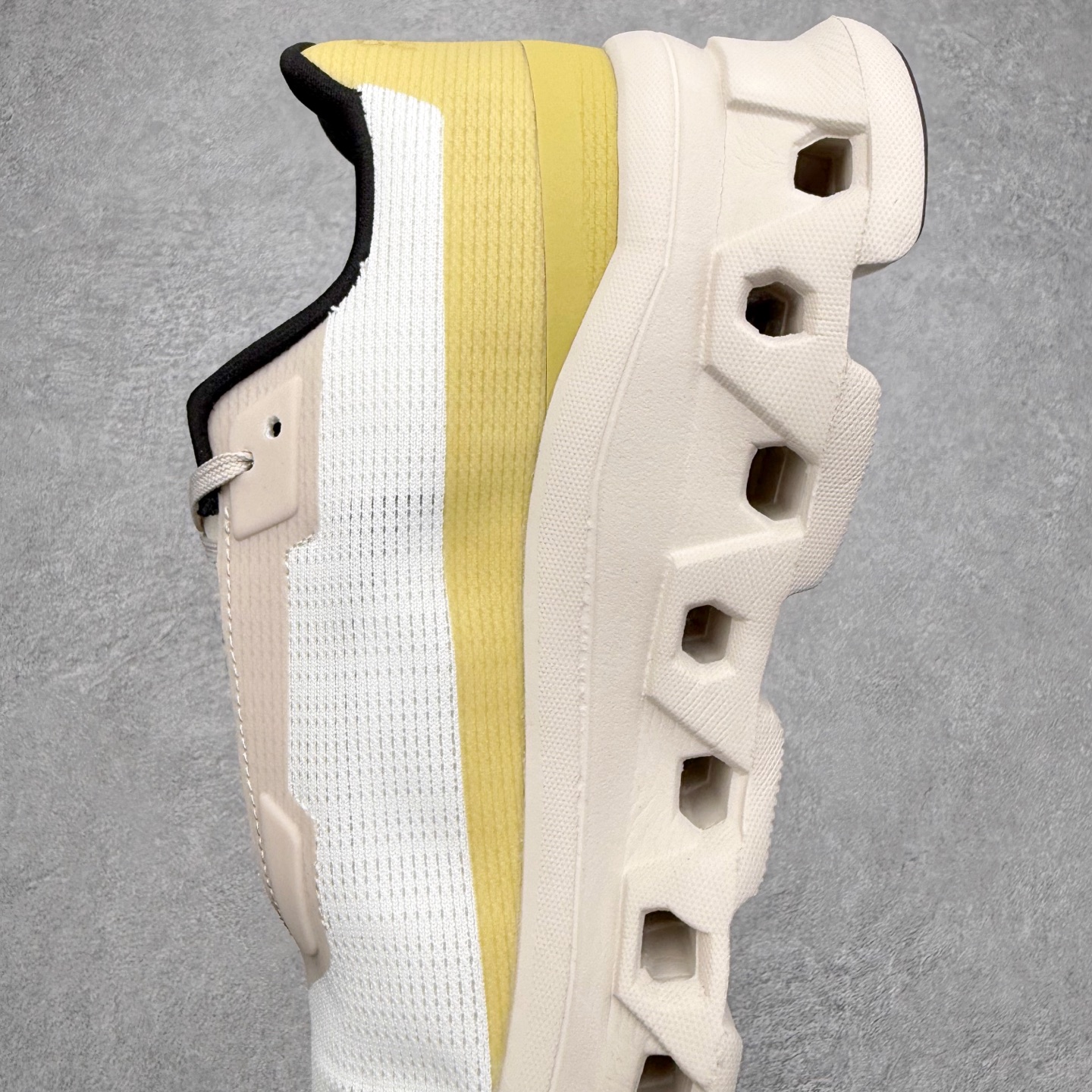 图片[7]-On昂跑 Cloudmonster 舒适 织物防滑透气回弹 低帮 休闲长跑城市通勤跑步鞋 此运动品牌 开创于2010年 缓震着陆、强效回弹、轻柔质感的设计构思始终是ON研制关键 与此同时基于“为全球提供革新性的跑步感受”信念 陆续推出了多款跑鞋及其以专业运动人体跑步工程学为设计关键的功能性跑步服饰设备 让跑者不费力气地畅快畅跑 尺码：36 36.5 37.5 38 38.5 39 40 40.5 41 42 42.5 43 44 44.5 45-选品中心