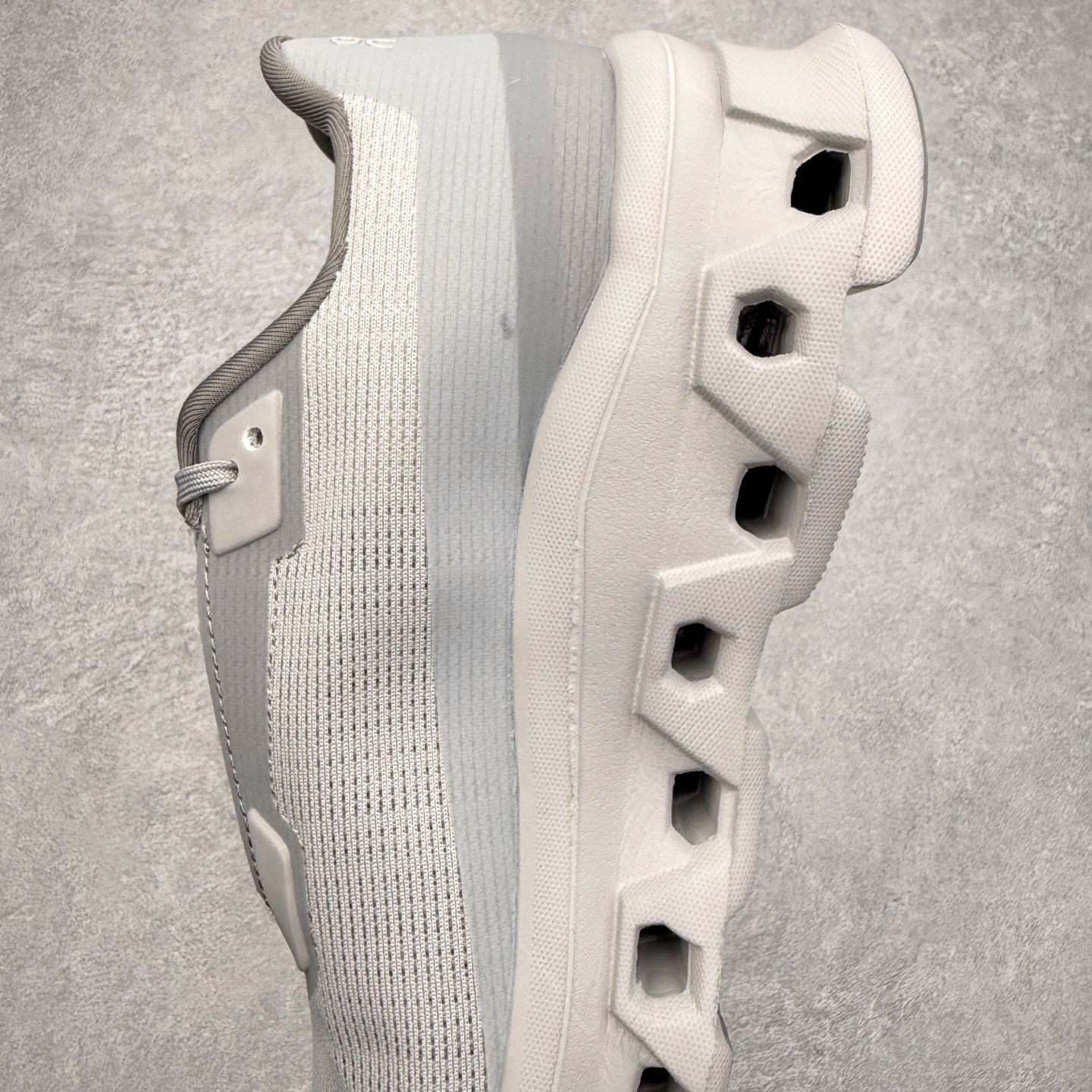 图片[7]-On昂跑 Cloudmonster 舒适 织物防滑透气回弹 低帮 休闲长跑城市通勤跑步鞋 此运动品牌 开创于2010年 缓震着陆、强效回弹、轻柔质感的设计构思始终是ON研制关键 与此同时基于“为全球提供革新性的跑步感受”信念 陆续推出了多款跑鞋及其以专业运动人体跑步工程学为设计关键的功能性跑步服饰设备 让跑者不费力气地畅快畅跑 尺码：36 36.5 37.5 38 38.5 39 40 40.5 41 42 42.5 43 44 44.5 45-选品中心