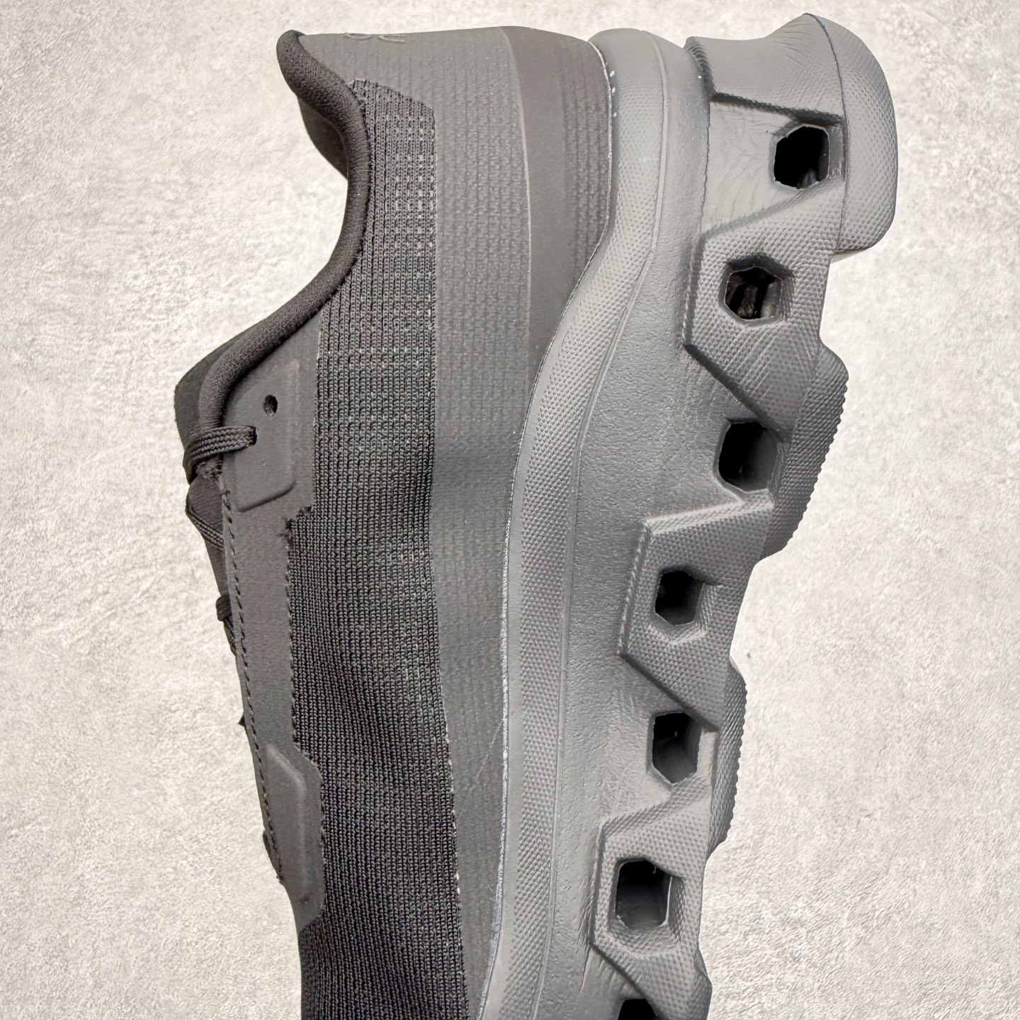 图片[7]-On昂跑 Cloudmonster 舒适 织物防滑透气回弹 低帮 休闲长跑城市通勤跑步鞋 此运动品牌 开创于2010年 缓震着陆、强效回弹、轻柔质感的设计构思始终是ON研制关键 与此同时基于“为全球提供革新性的跑步感受”信念 陆续推出了多款跑鞋及其以专业运动人体跑步工程学为设计关键的功能性跑步服饰设备 让跑者不费力气地畅快畅跑 尺码：36 36.5 37.5 38 38.5 39 40 40.5 41 42 42.5 43 44 44.5 45-选品中心