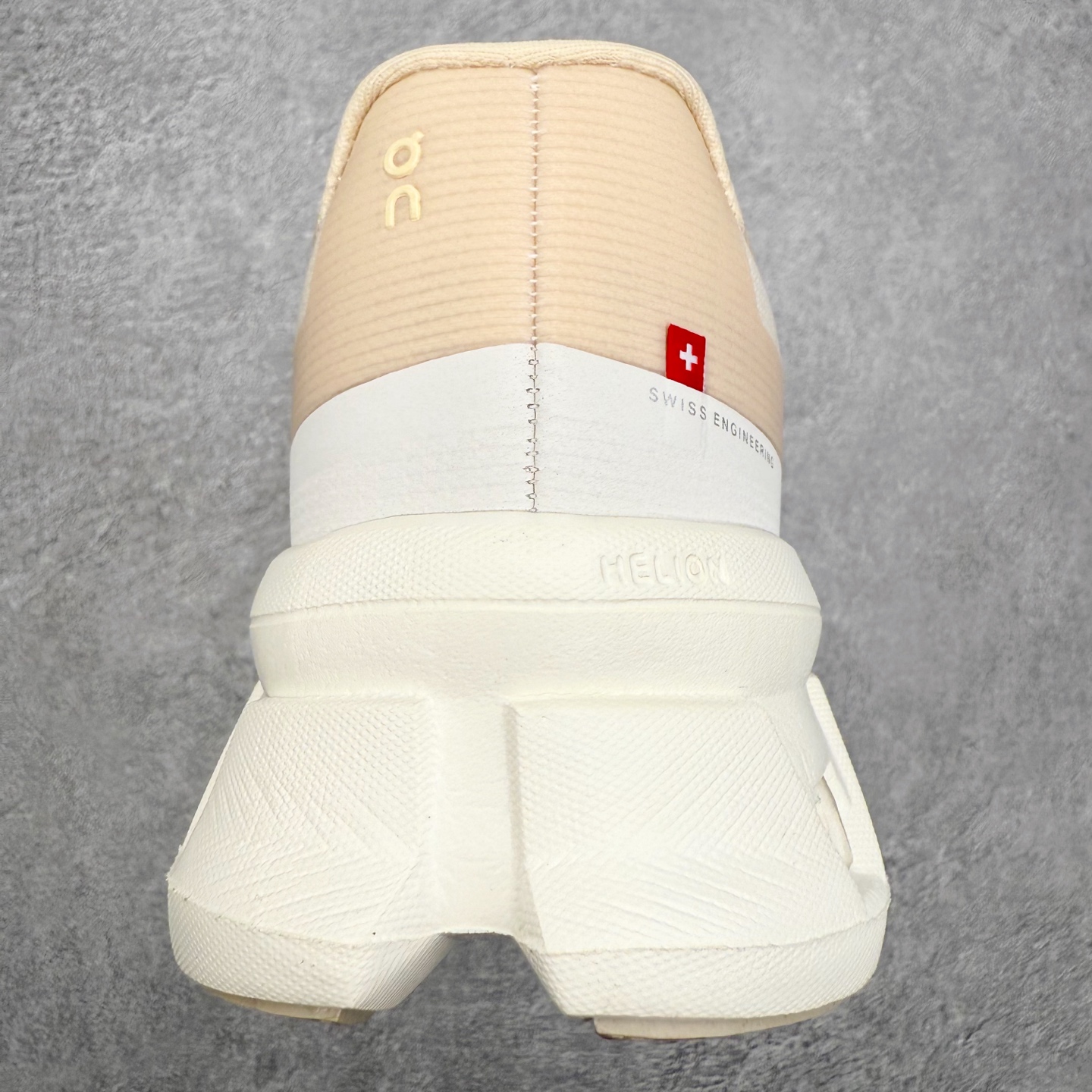 图片[8]-On昂跑 Cloudmonster 舒适 织物防滑透气回弹 低帮 休闲长跑城市通勤跑步鞋 此运动品牌 开创于2010年 缓震着陆、强效回弹、轻柔质感的设计构思始终是ON研制关键 与此同时基于“为全球提供革新性的跑步感受”信念 陆续推出了多款跑鞋及其以专业运动人体跑步工程学为设计关键的功能性跑步服饰设备 让跑者不费力气地畅快畅跑 尺码：36 36.5 37.5 38 38.5 39 40 40.5 41 42 42.5 43 44 44.5 45-选品中心