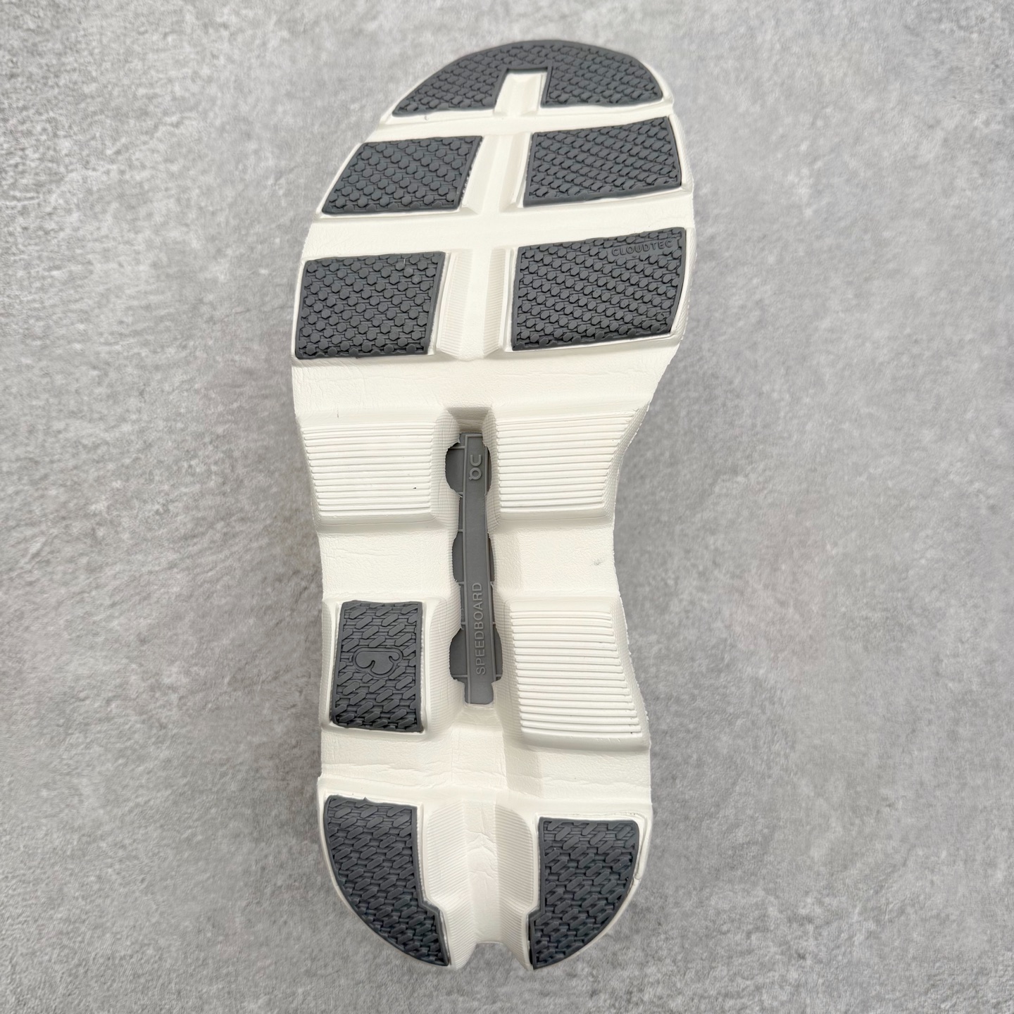 图片[9]-On昂跑 Cloudmonster 舒适 织物防滑透气回弹 低帮 休闲长跑城市通勤跑步鞋 此运动品牌 开创于2010年 缓震着陆、强效回弹、轻柔质感的设计构思始终是ON研制关键 与此同时基于“为全球提供革新性的跑步感受”信念 陆续推出了多款跑鞋及其以专业运动人体跑步工程学为设计关键的功能性跑步服饰设备 让跑者不费力气地畅快畅跑 尺码：36 36.5 37.5 38 38.5 39 40 40.5 41 42 42.5 43 44 44.5 45-选品中心